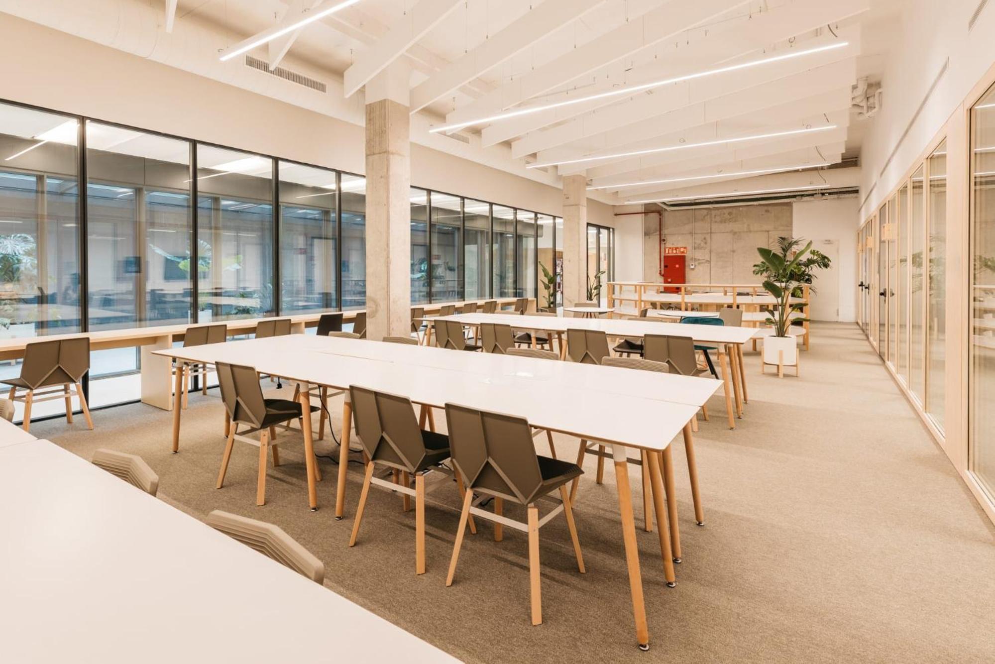 For Students Studying in Barcelona Only - Stunning Spacious Studios and Private Rooms at Pallars Student Accommodation
