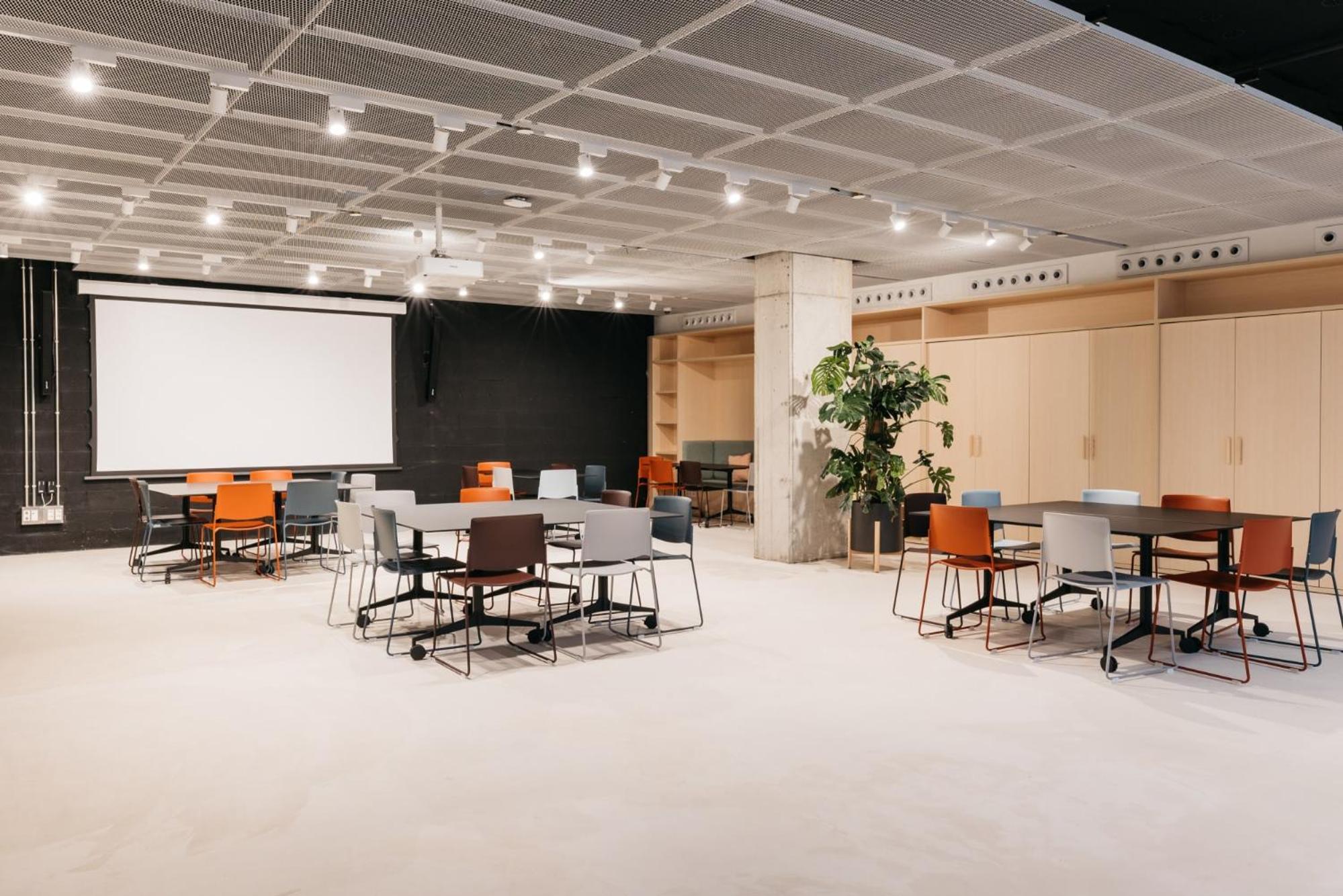 For Students Studying in Barcelona Only - Stunning Spacious Studios and Private Rooms at Pallars Student Accommodation