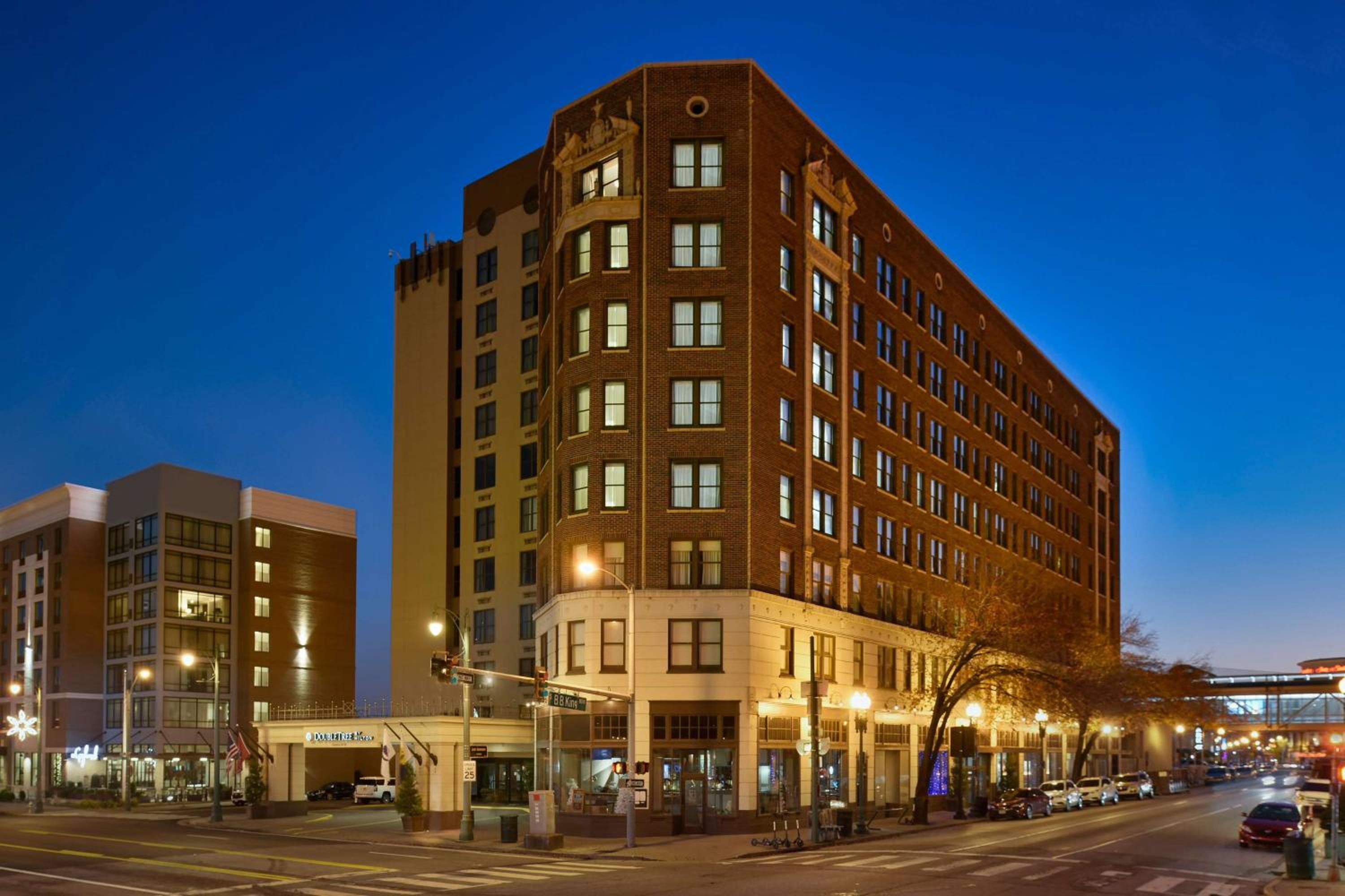 Hotel DoubleTree by Hilton Memphis Downtown - Image 1