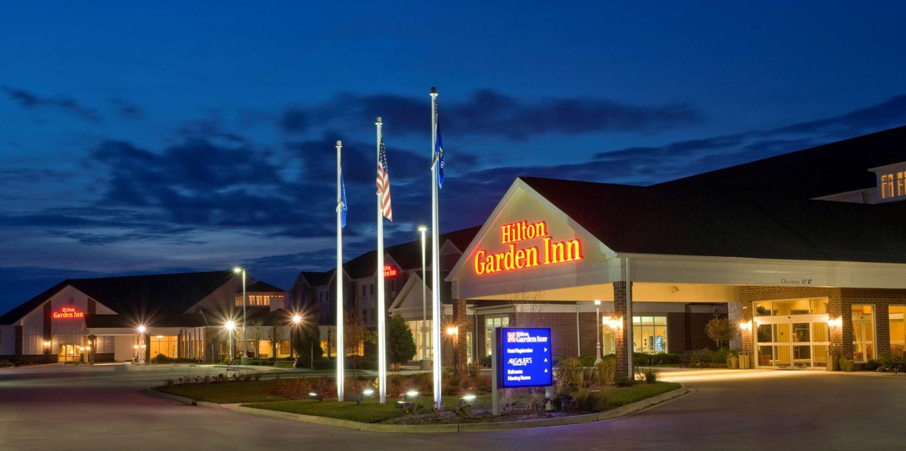 Hotel Hilton Garden Inn Milwaukee Northwest Conference Center - Image 1