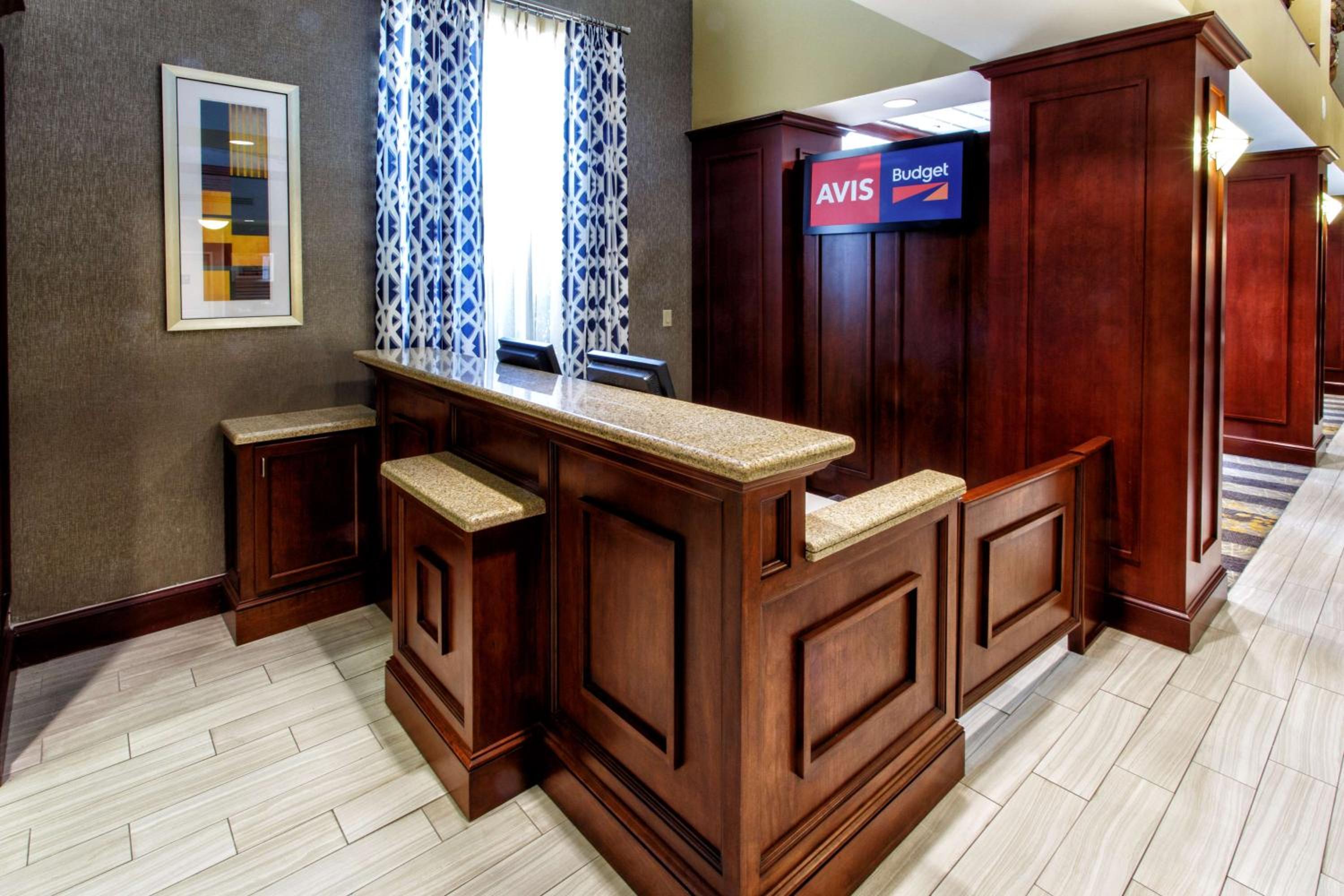 New York City Vacations - Hampton Inn  Suites Staten Island - Property Image 3