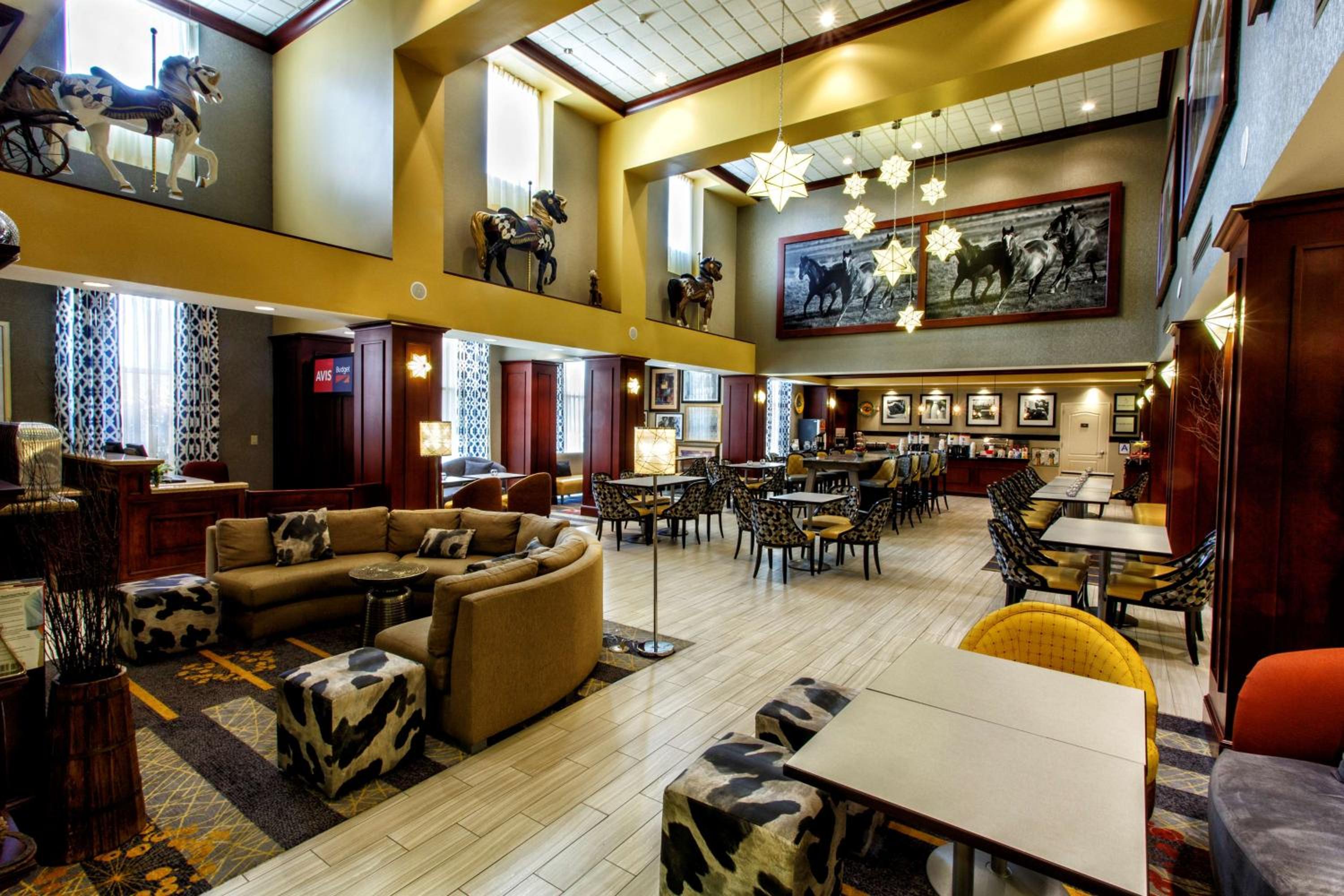 New York City Vacations - Hampton Inn  Suites Staten Island - Property Image 4