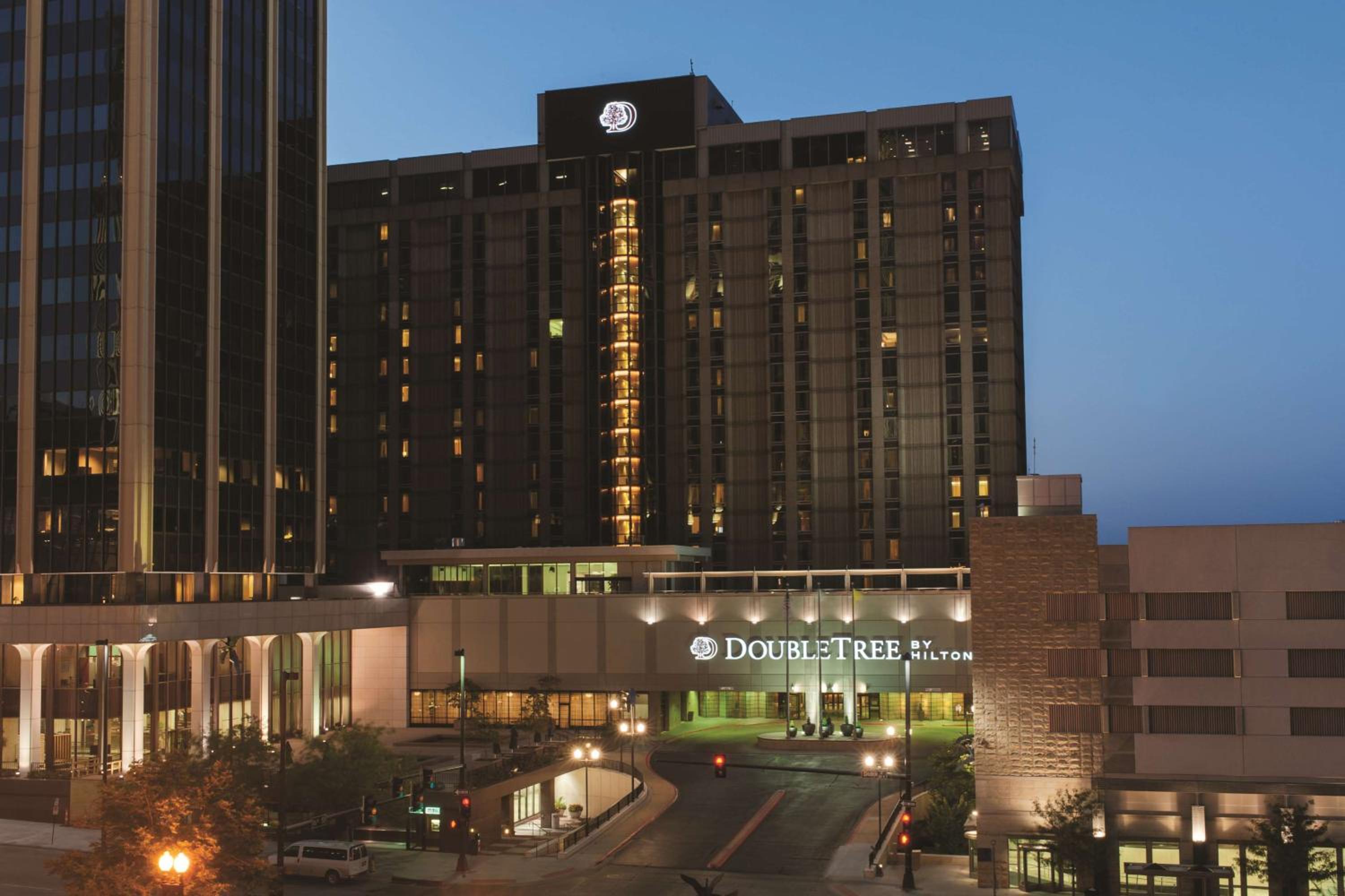 Hotel DoubleTree by Hilton Hotel & Executive Meeting Center Omaha-Downtown - Image 1
