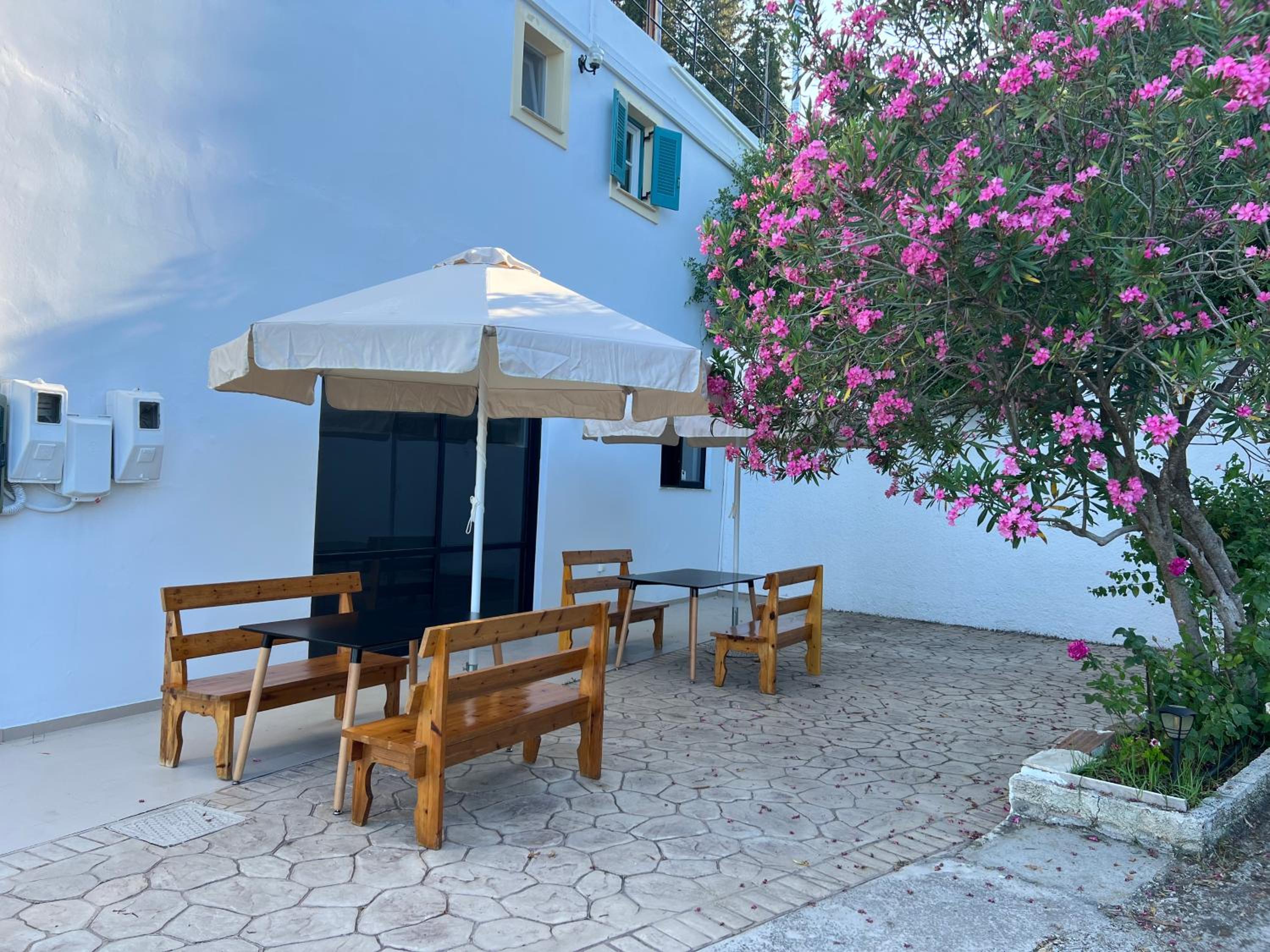 Nikoli Apartments