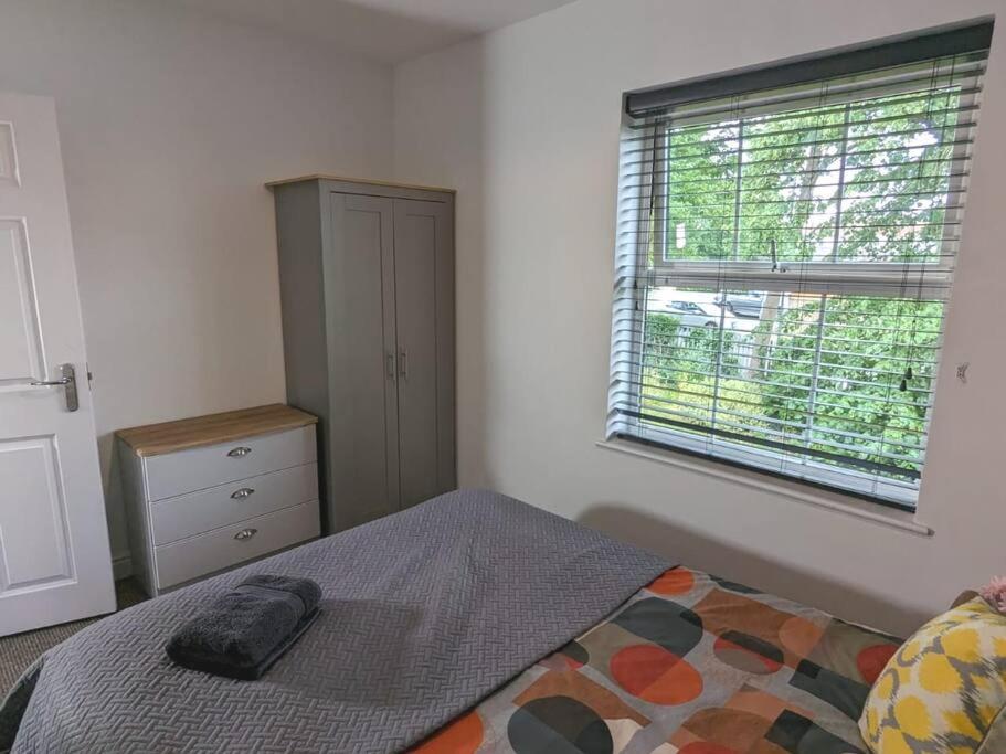 Superb Modern Apartment, FREE Secure Parking!