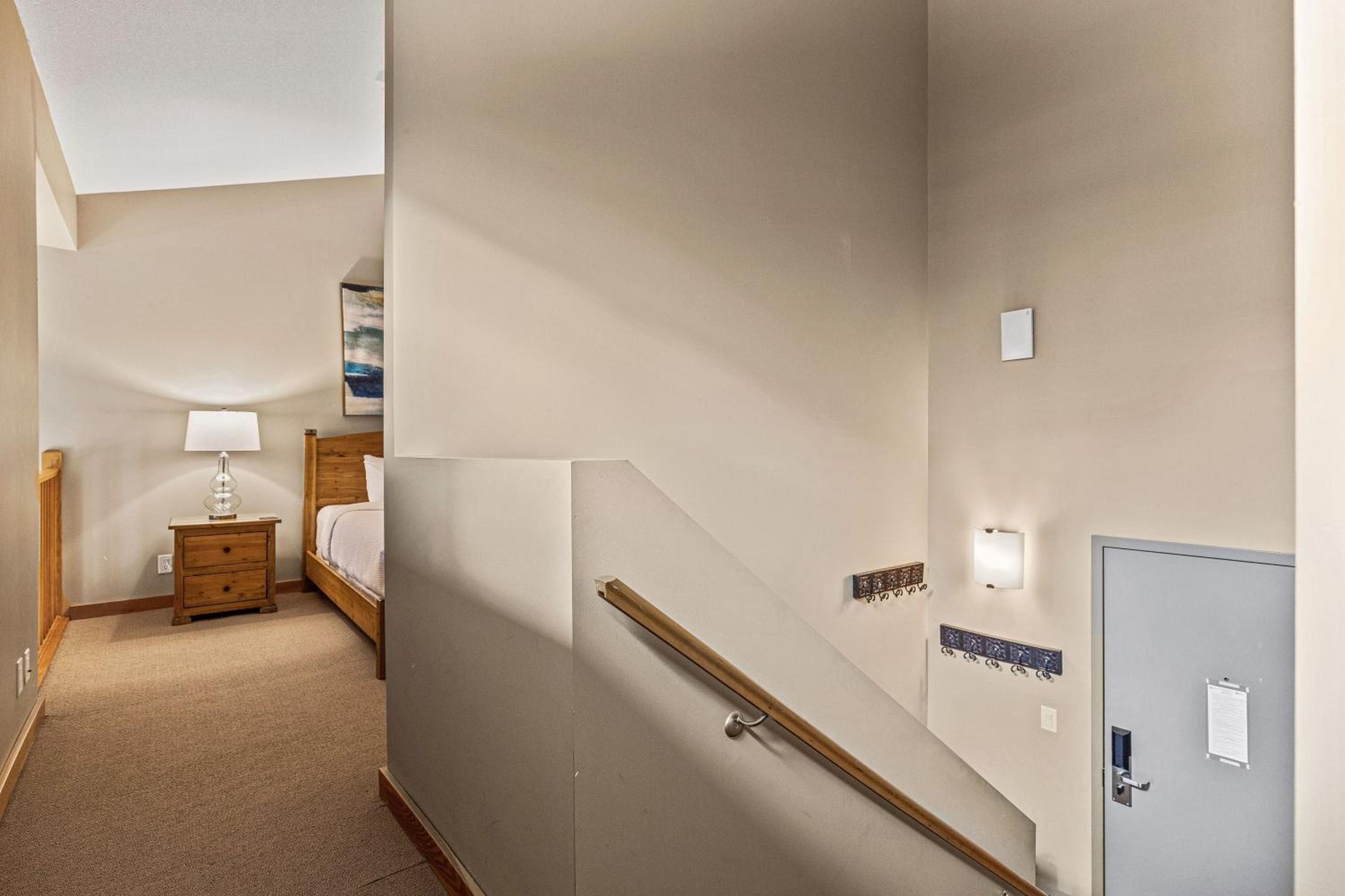 Top Floor Wolf - Best Views With Pool and Hot tub
