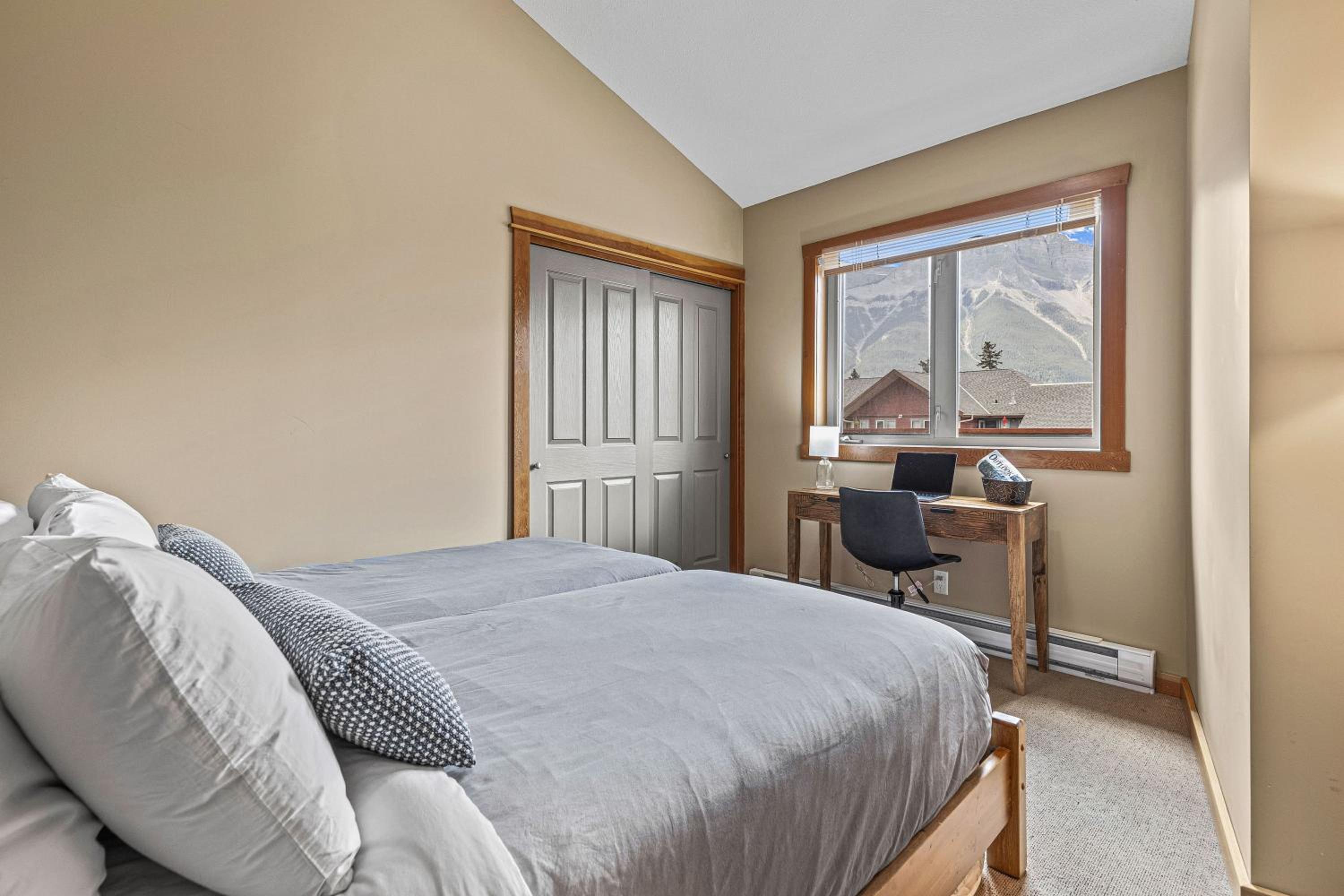 Top Floor Wolf - Best Views With Pool and Hot tub