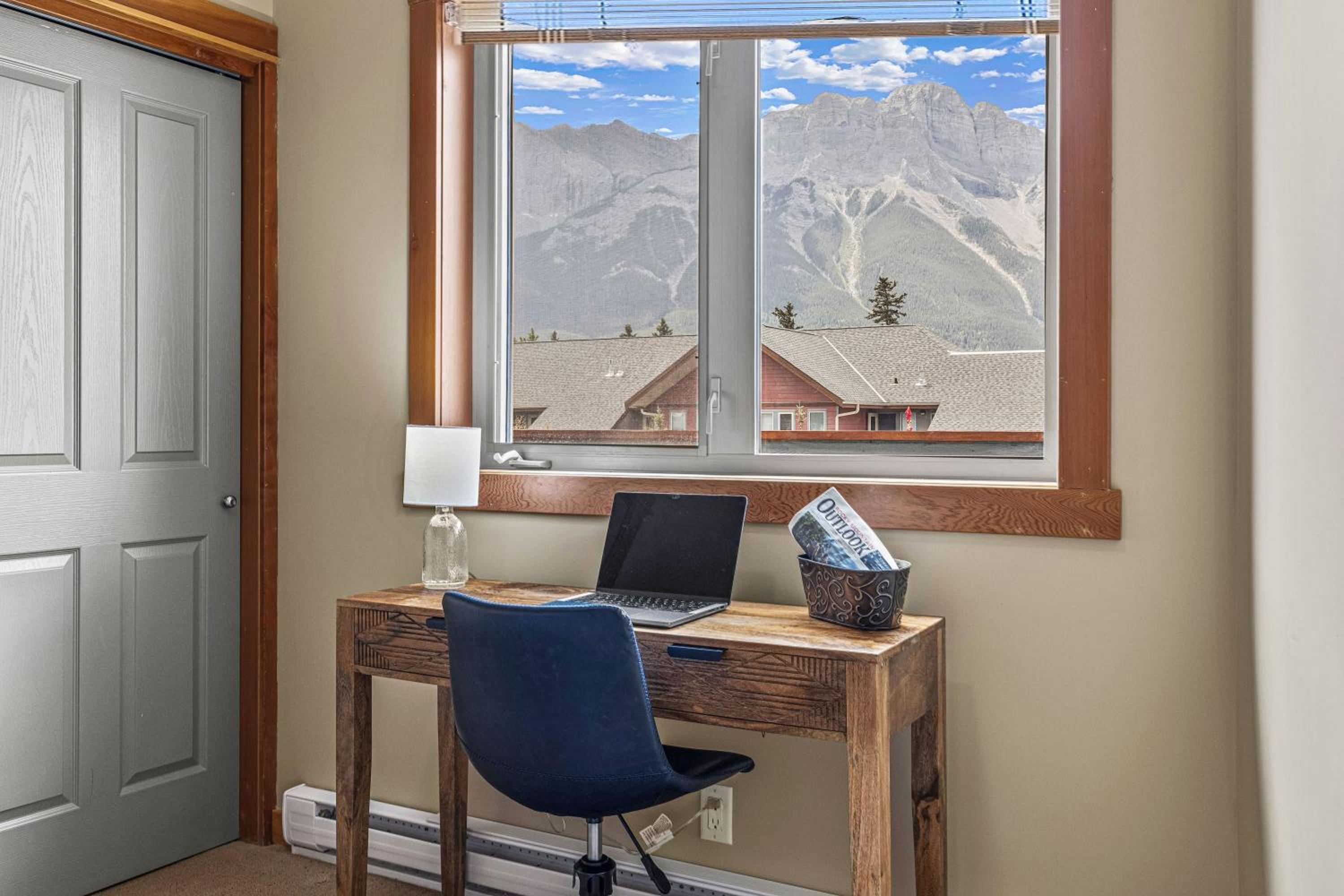 Top Floor Wolf - Best Views With Pool and Hot tub