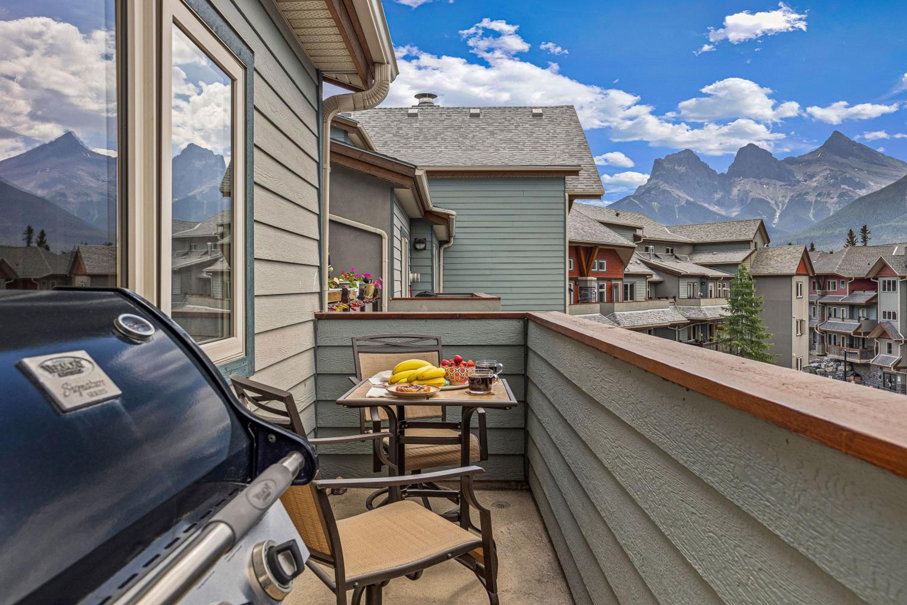 Top Floor Wolf - Best Views With Pool and Hot tub