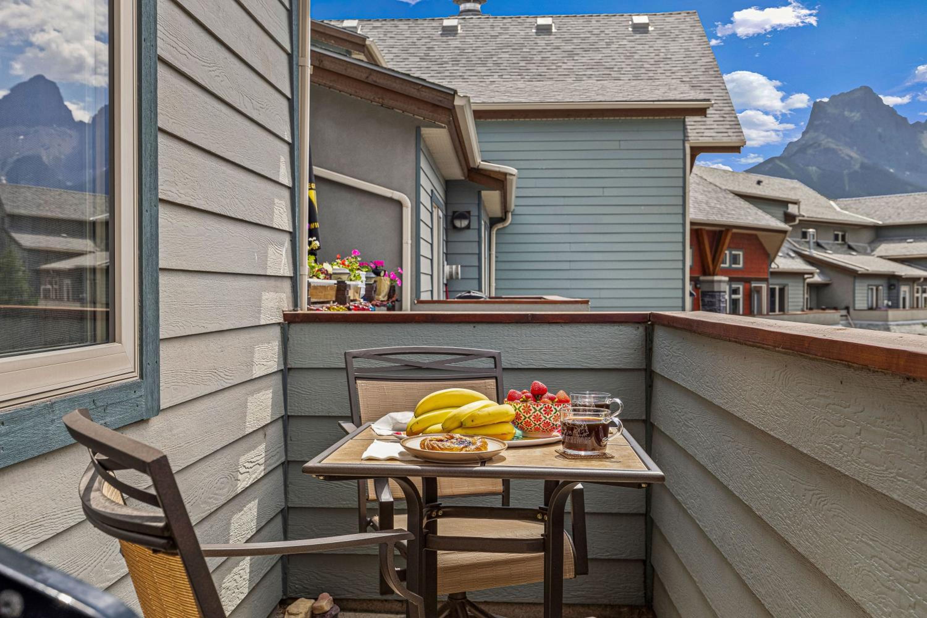 Top Floor Wolf - Best Views With Pool and Hot tub