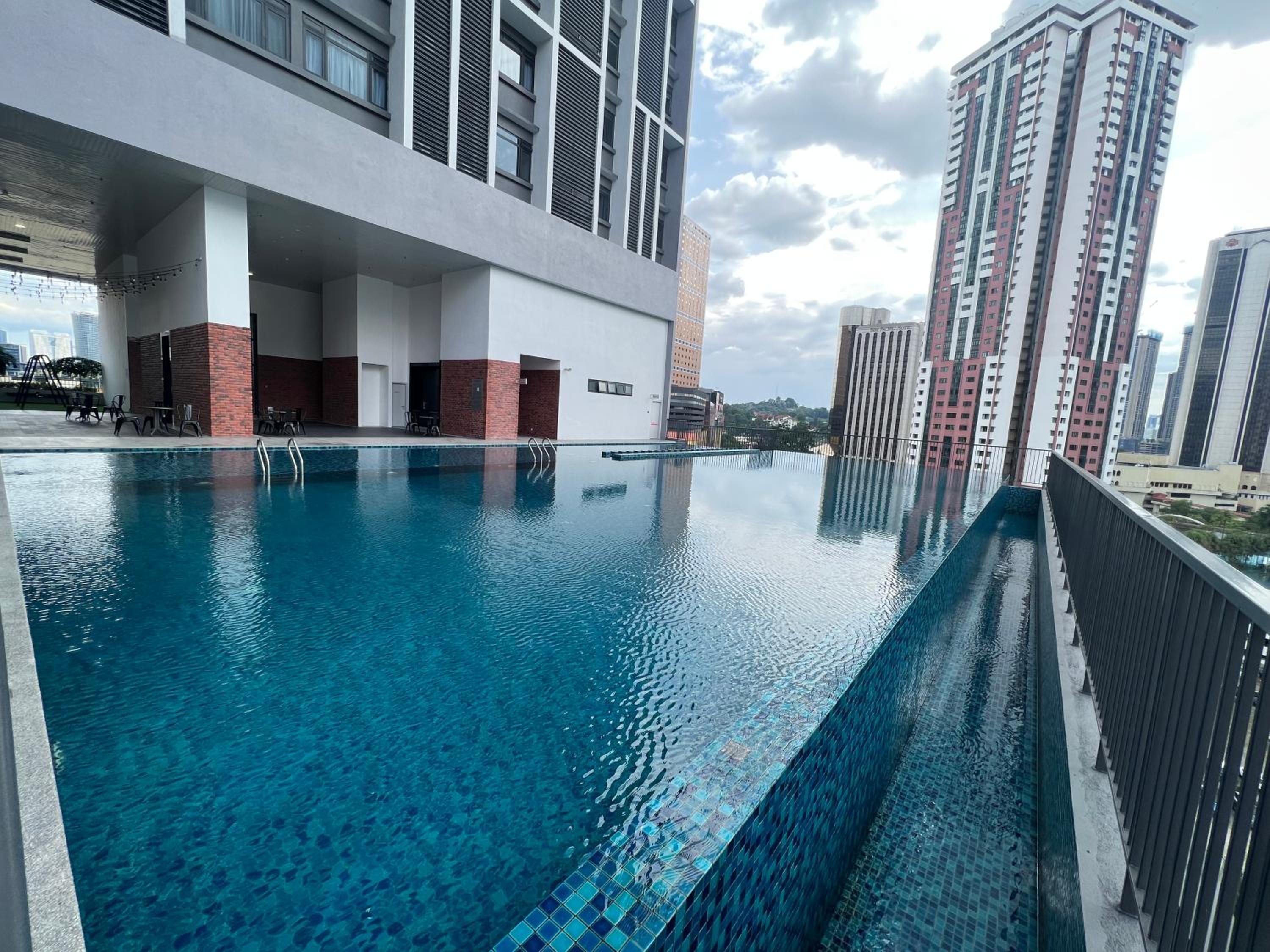 Chambers Couple studio Klcc