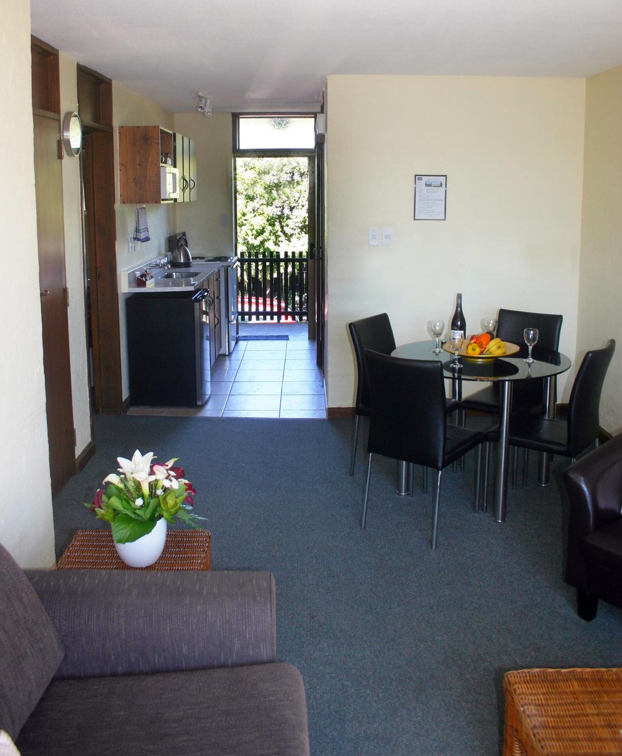 AAA Mana Motel view 2