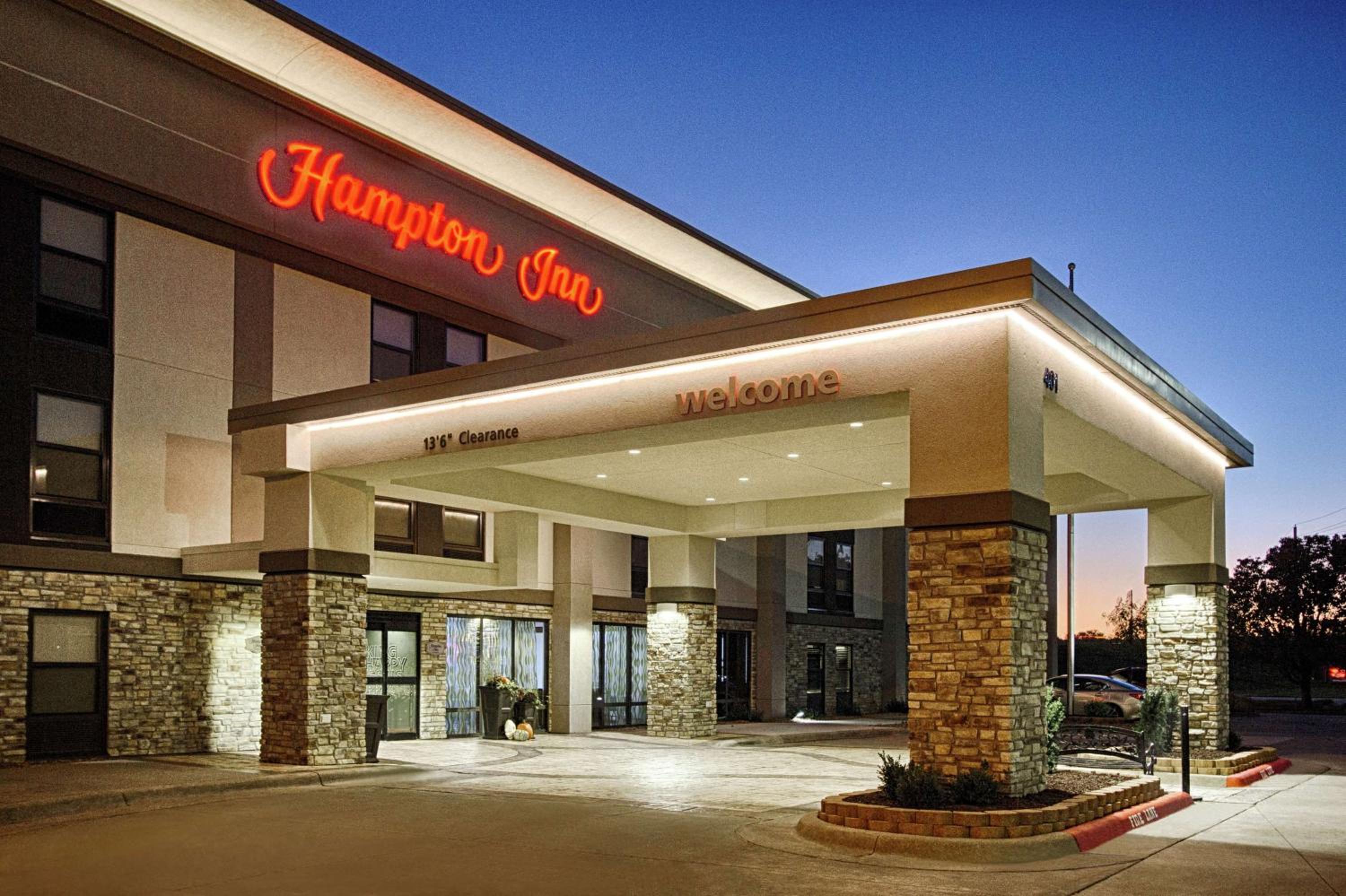 Salina Vacations - Hampton Inn Salina - Property Image 1