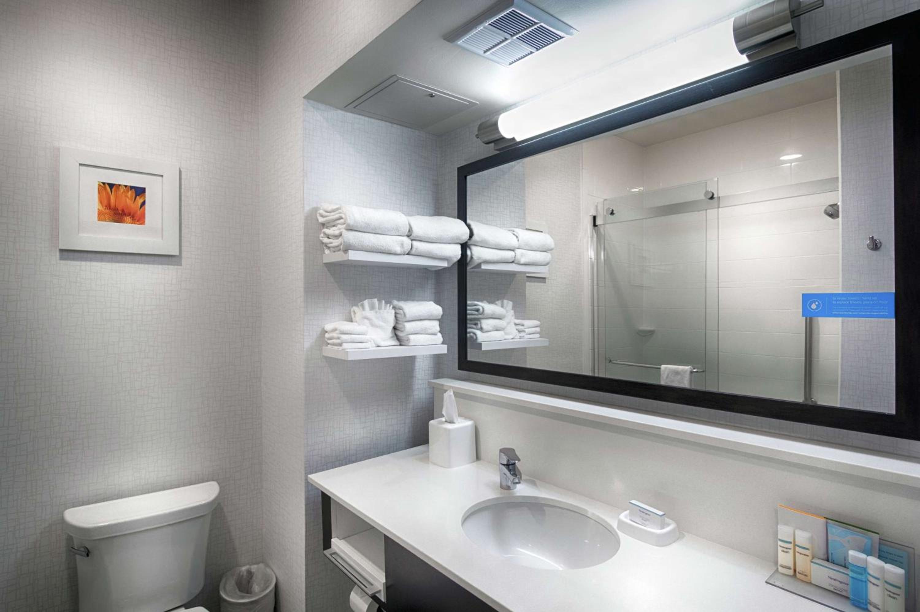 Salina Vacations - Hampton Inn Salina - Property Image 4