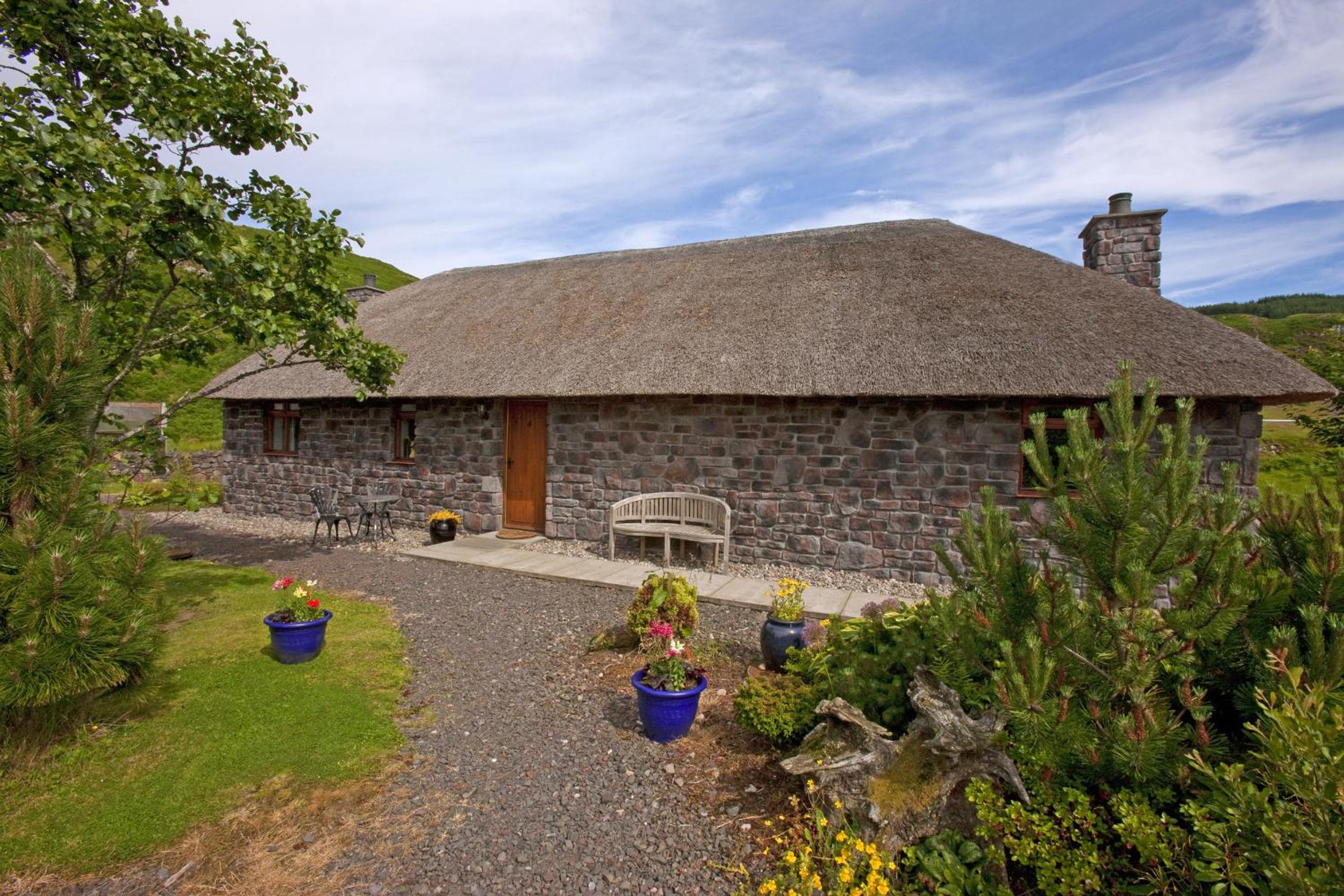Hotel Clan Cottages - Image 1