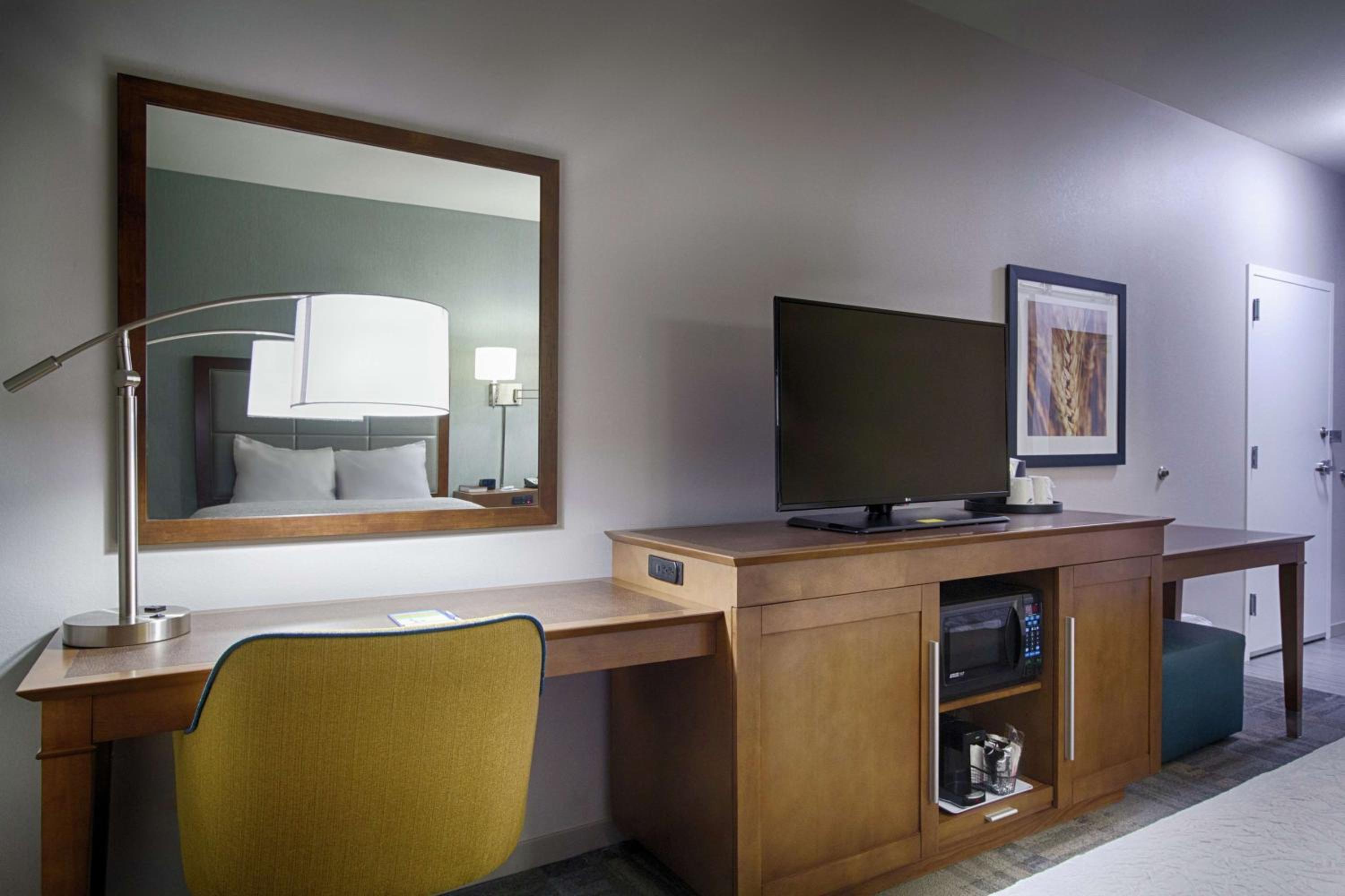 Salina Vacations - Hampton Inn Salina - Property Image 6
