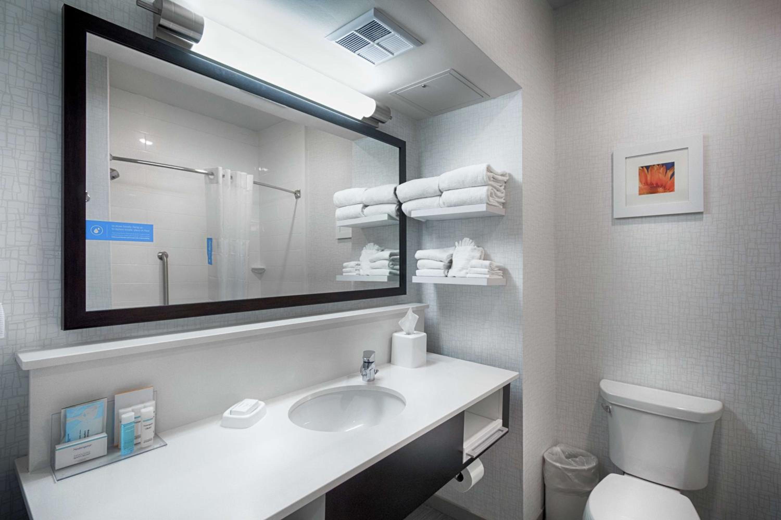 Salina Vacations - Hampton Inn Salina - Property Image 8