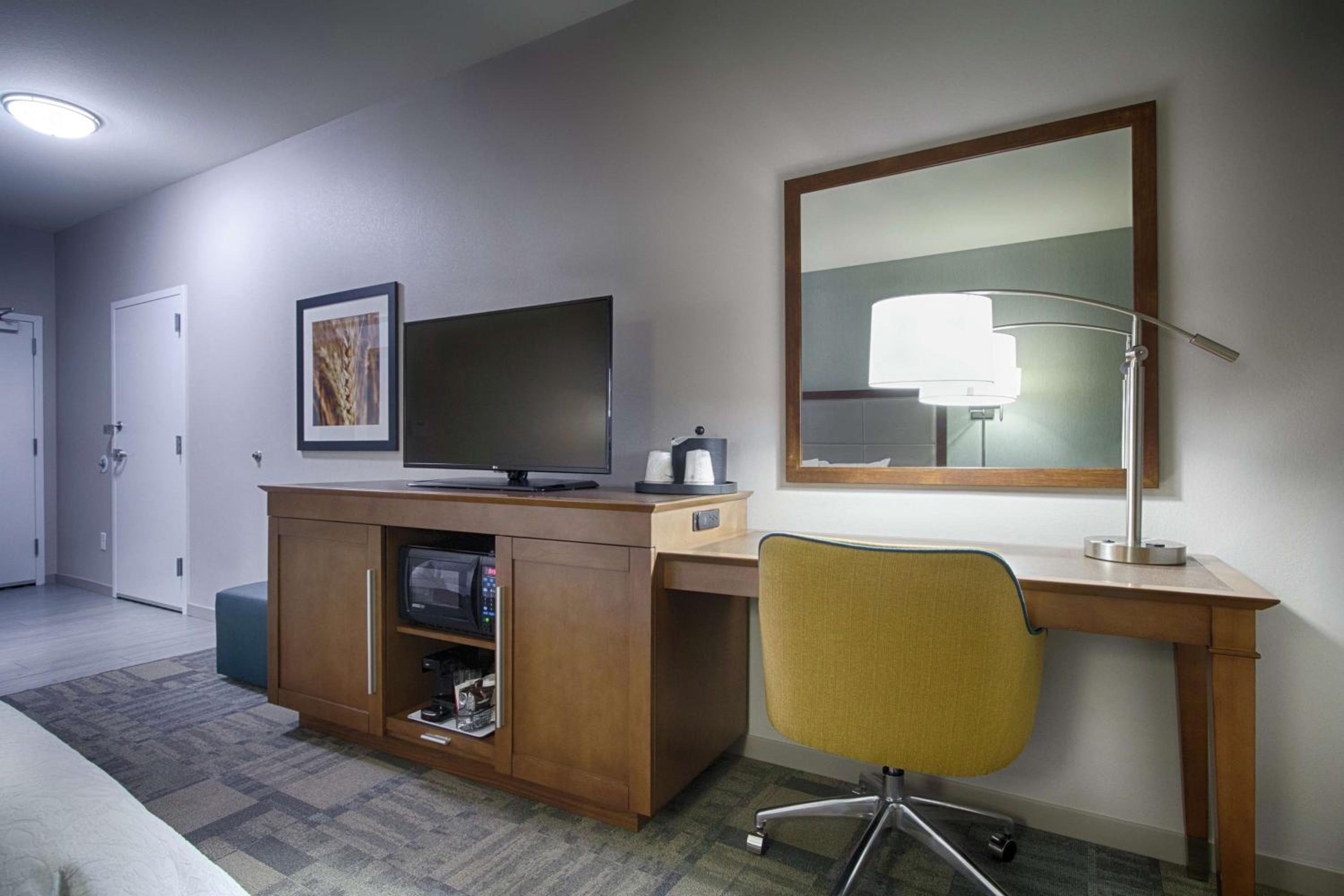 Salina Vacations - Hampton Inn Salina - Property Image 11
