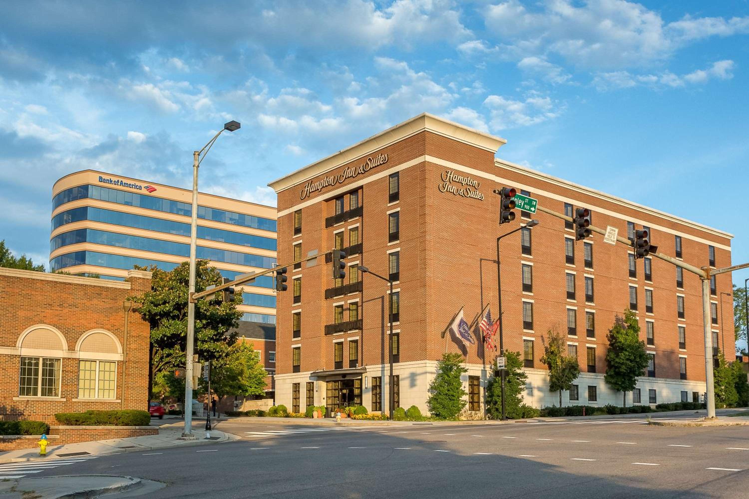 Hotel Hampton Inn & Suites Knoxville-Downtown - Image 1