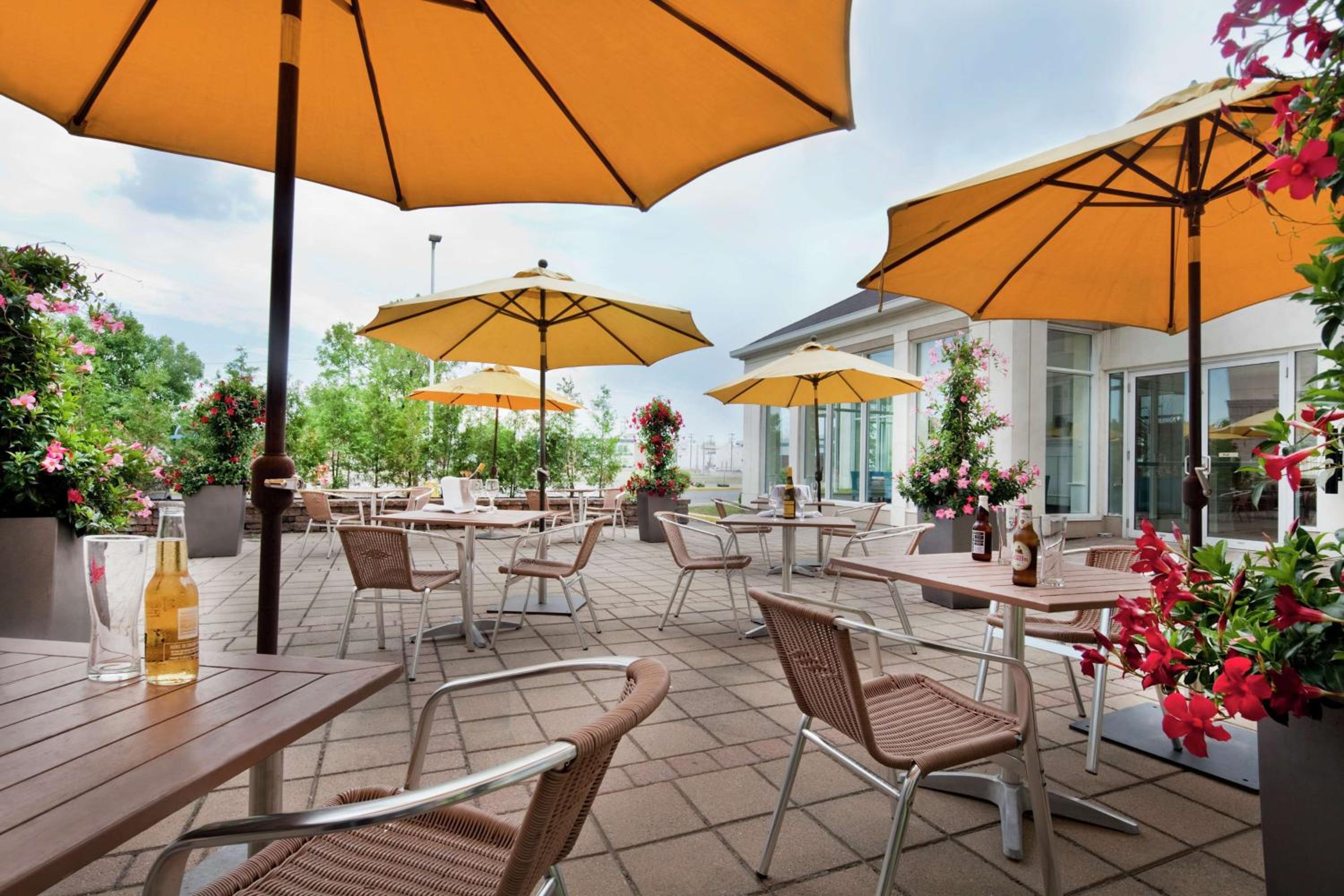 Hilton Garden Inn Montreal Airport - Property Image 1