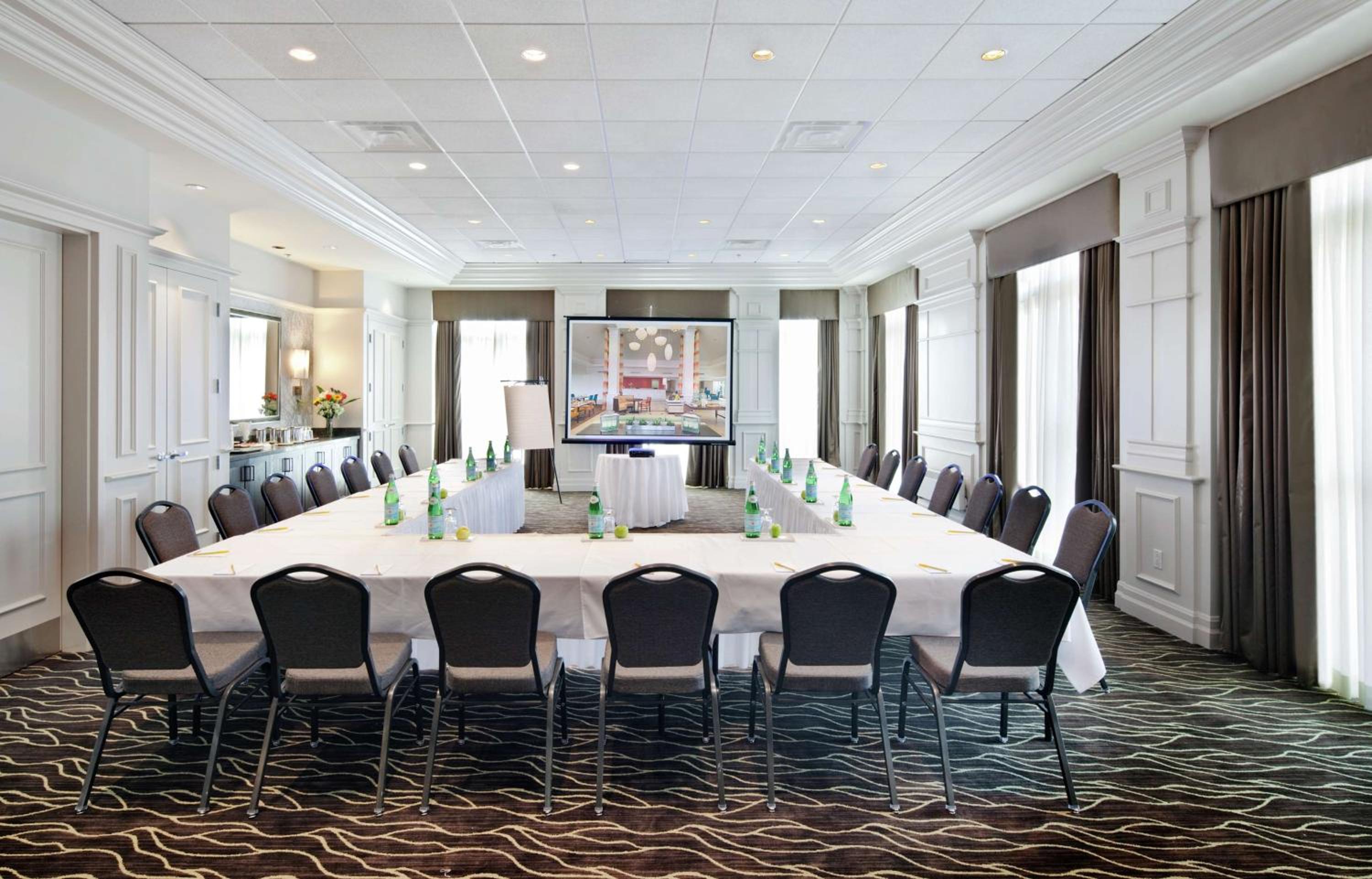 Hilton Garden Inn Montreal Airport - Property Image 8