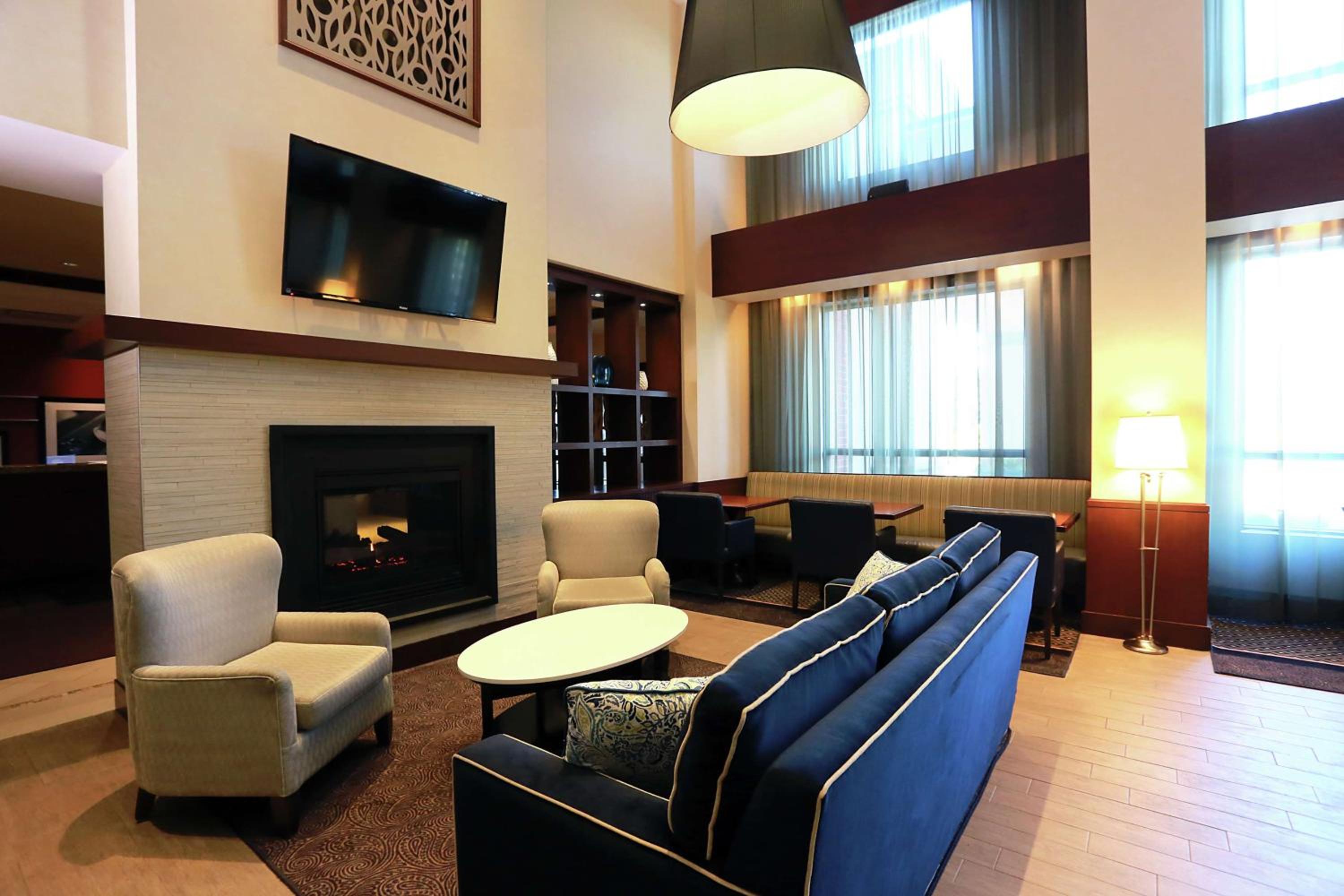 Hampton Inn  Suites Laval - Property Image 7