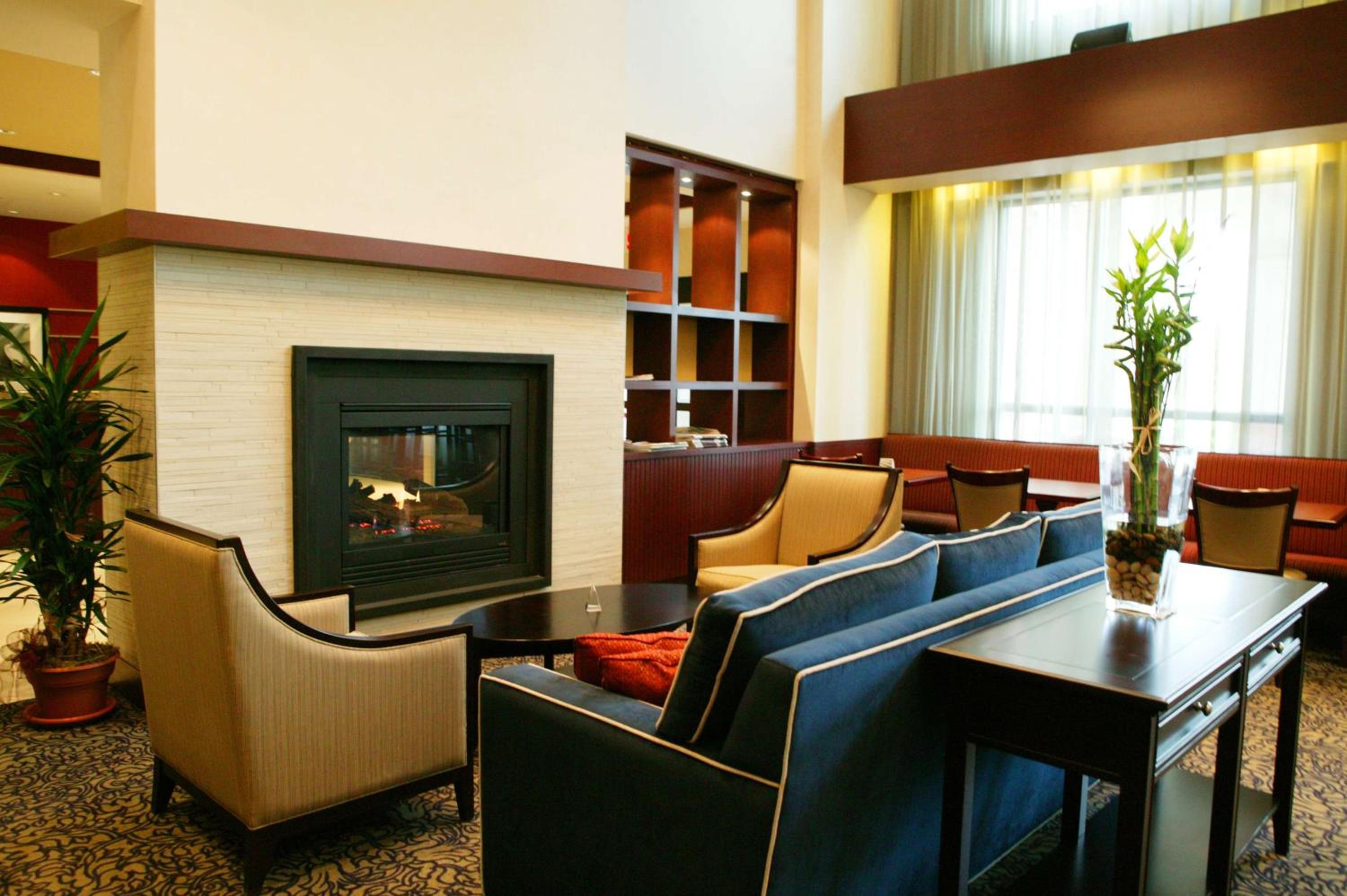 Hampton Inn  Suites Laval - Property Image 11