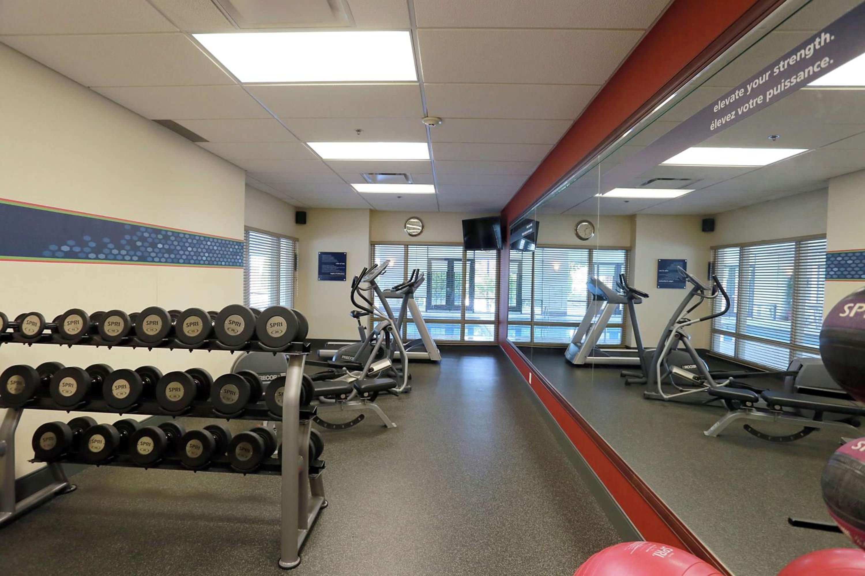 Montreal Vacations - Hampton Inn  Suites Laval - Property Image 3