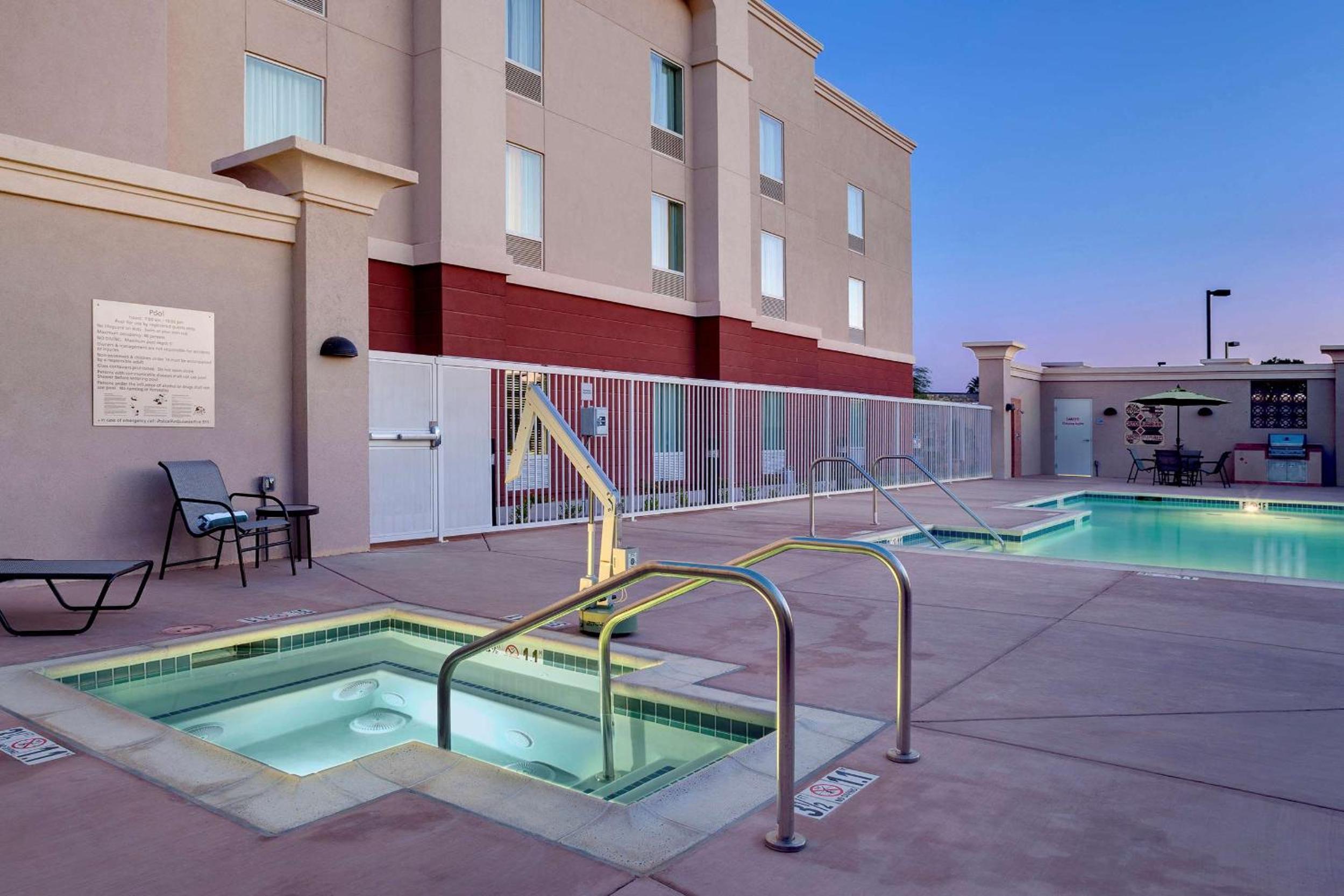 Blythe Vacations - Hampton Inn  Suites Blythe, CA - Property Image 4