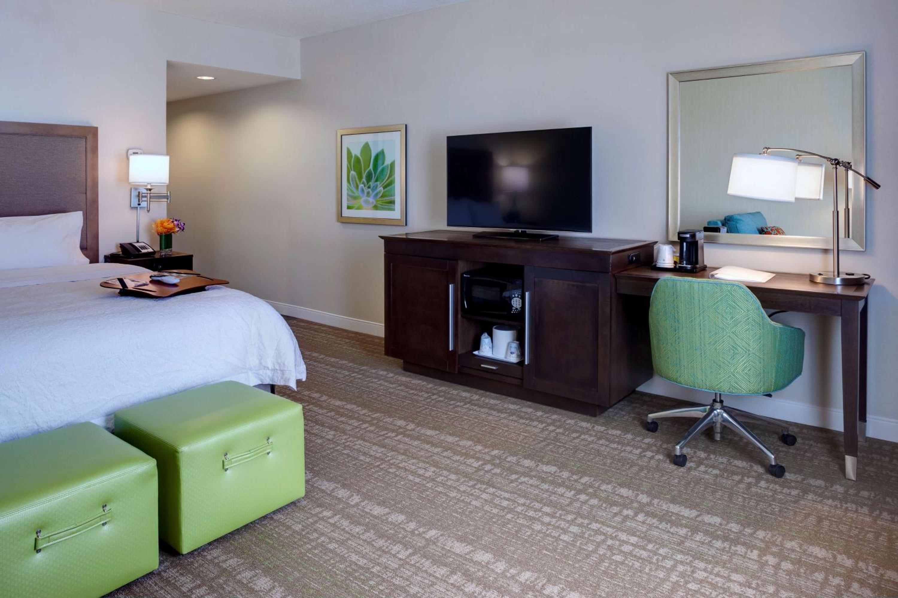 Blythe Vacations - Hampton Inn  Suites Blythe, CA - Property Image 10