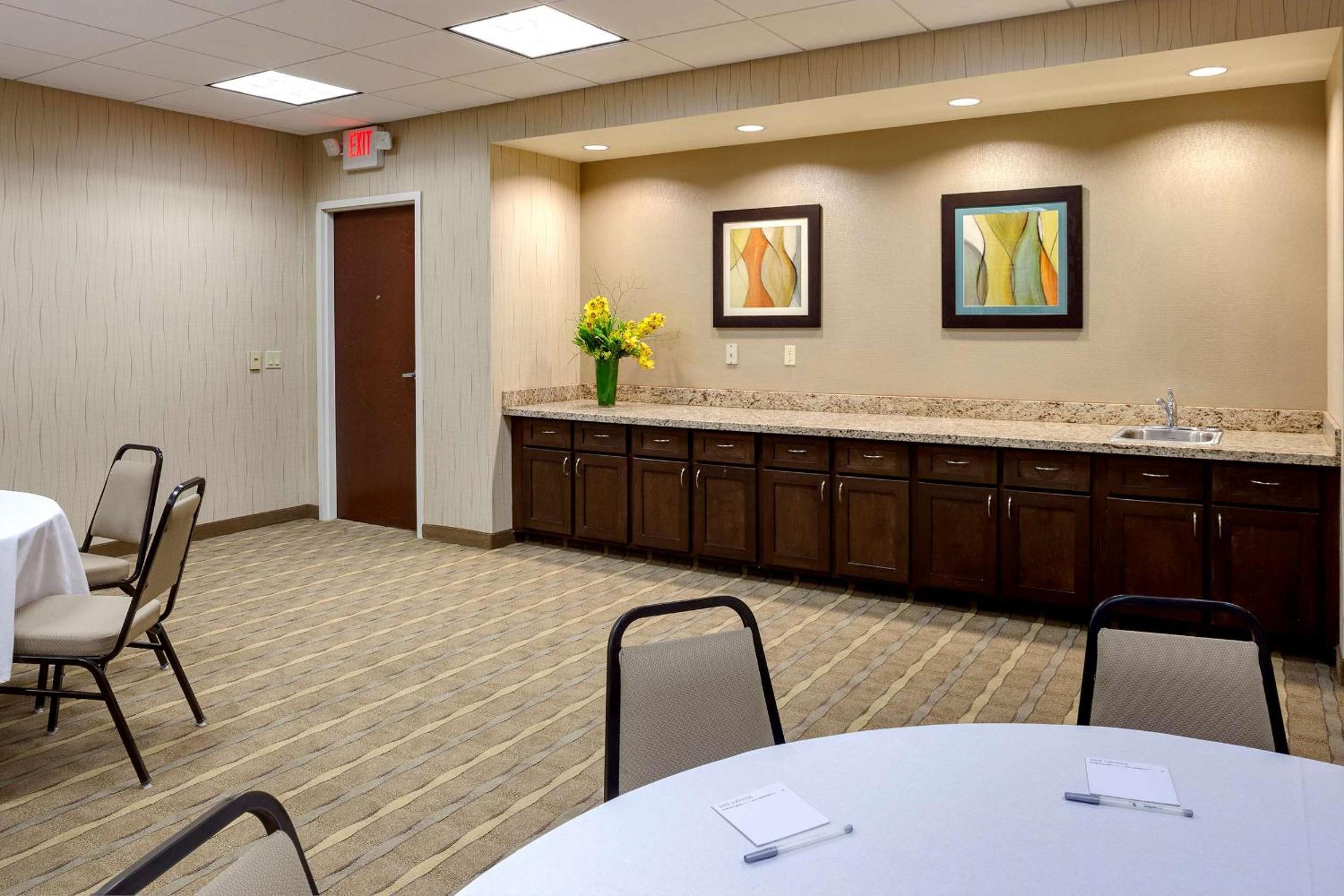 Blythe Vacations - Hampton Inn  Suites Blythe, CA - Property Image 3
