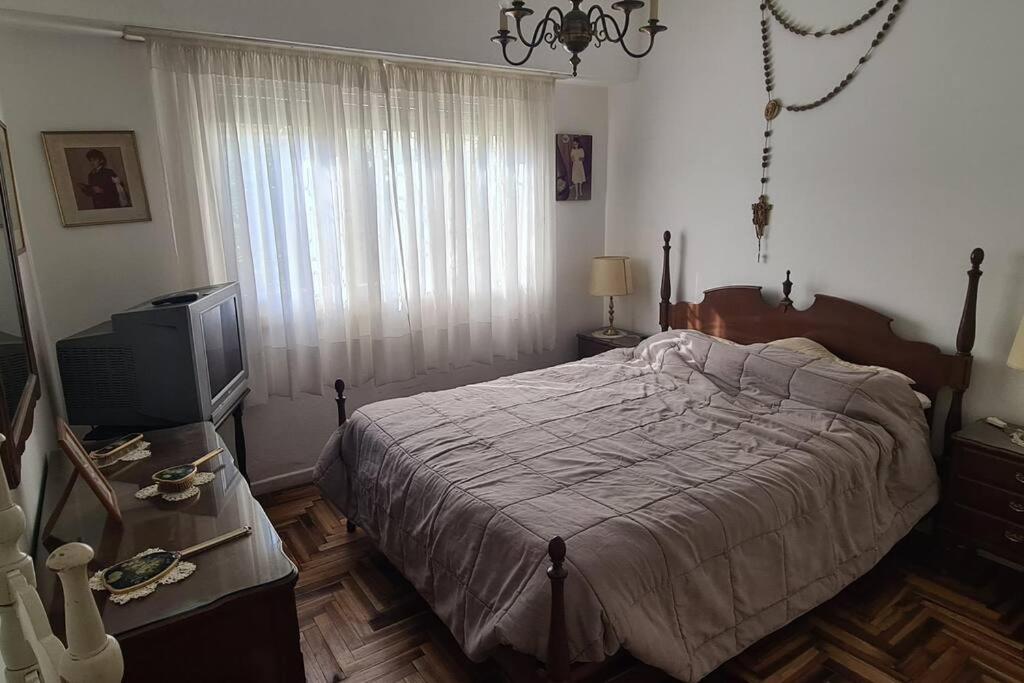 Casa 5 personas. Calle principal Cañuelas