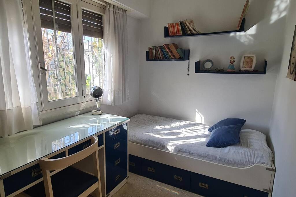 Casa 5 personas. Calle principal Cañuelas