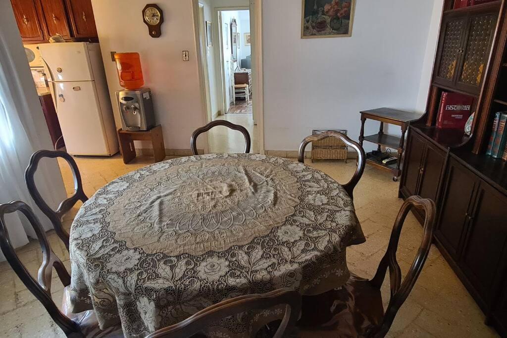 Casa 5 personas. Calle principal Cañuelas