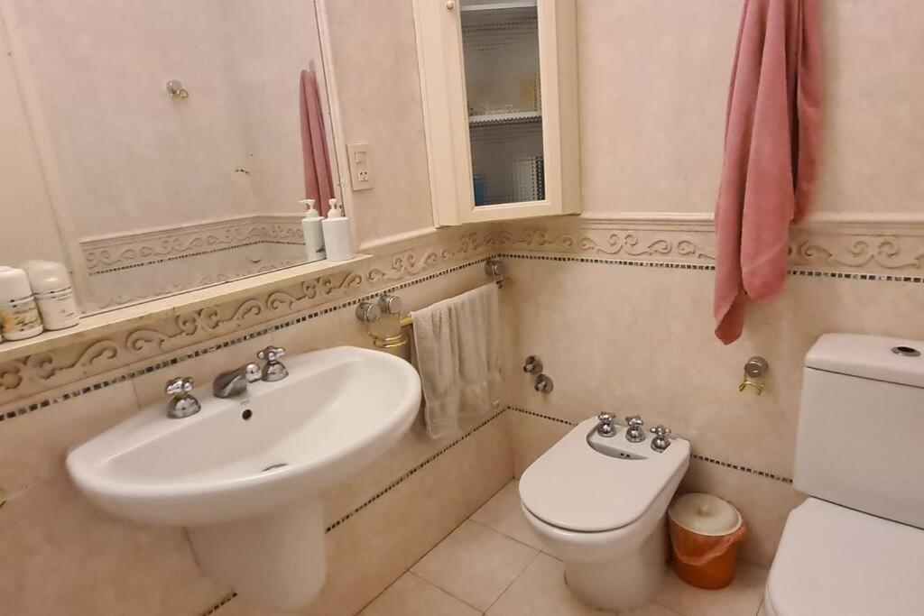 Casa 5 personas. Calle principal Cañuelas
