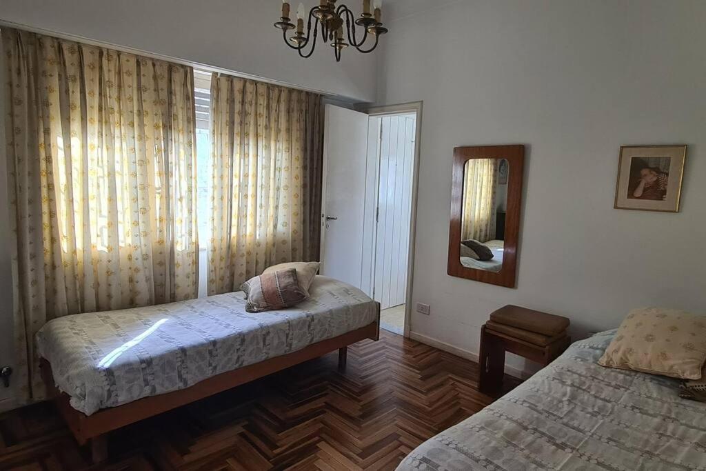 Casa 5 personas. Calle principal Cañuelas