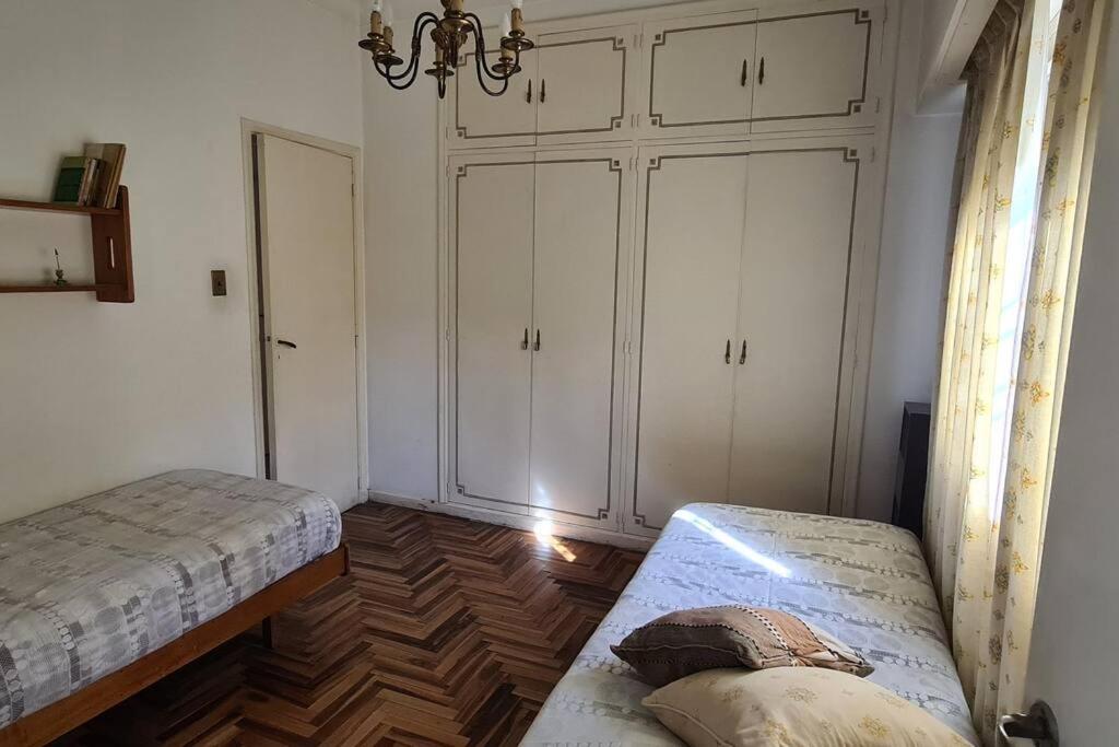 Casa 5 personas. Calle principal Cañuelas