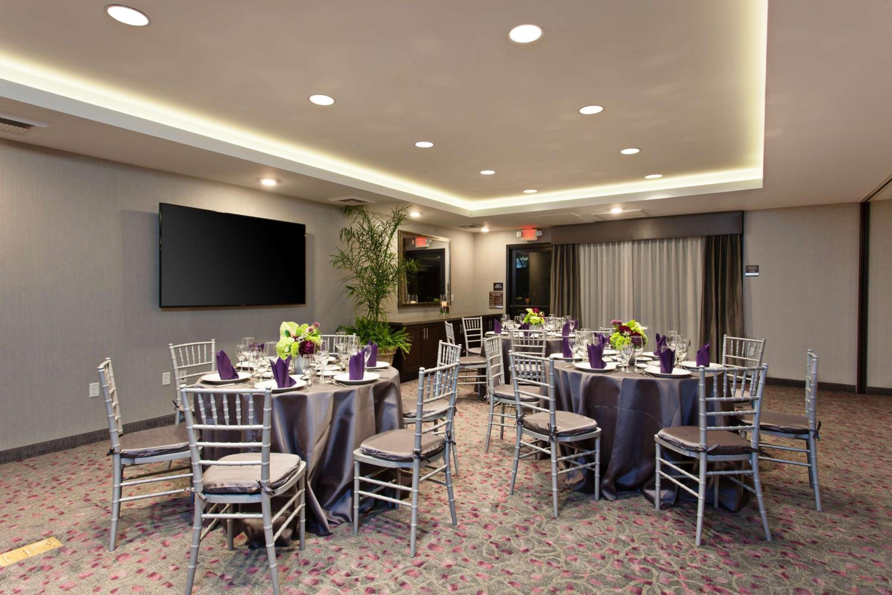 Orange County/Anaheim Vacations - Hilton Garden Inn Irvine/Orange County Airport - Property Image 2