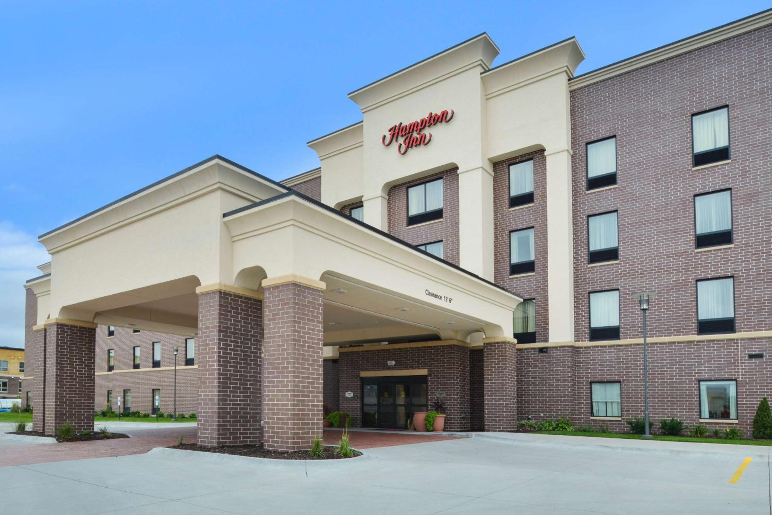 Hotel Hampton Inn Omaha Midtown-Aksarben - Image 1