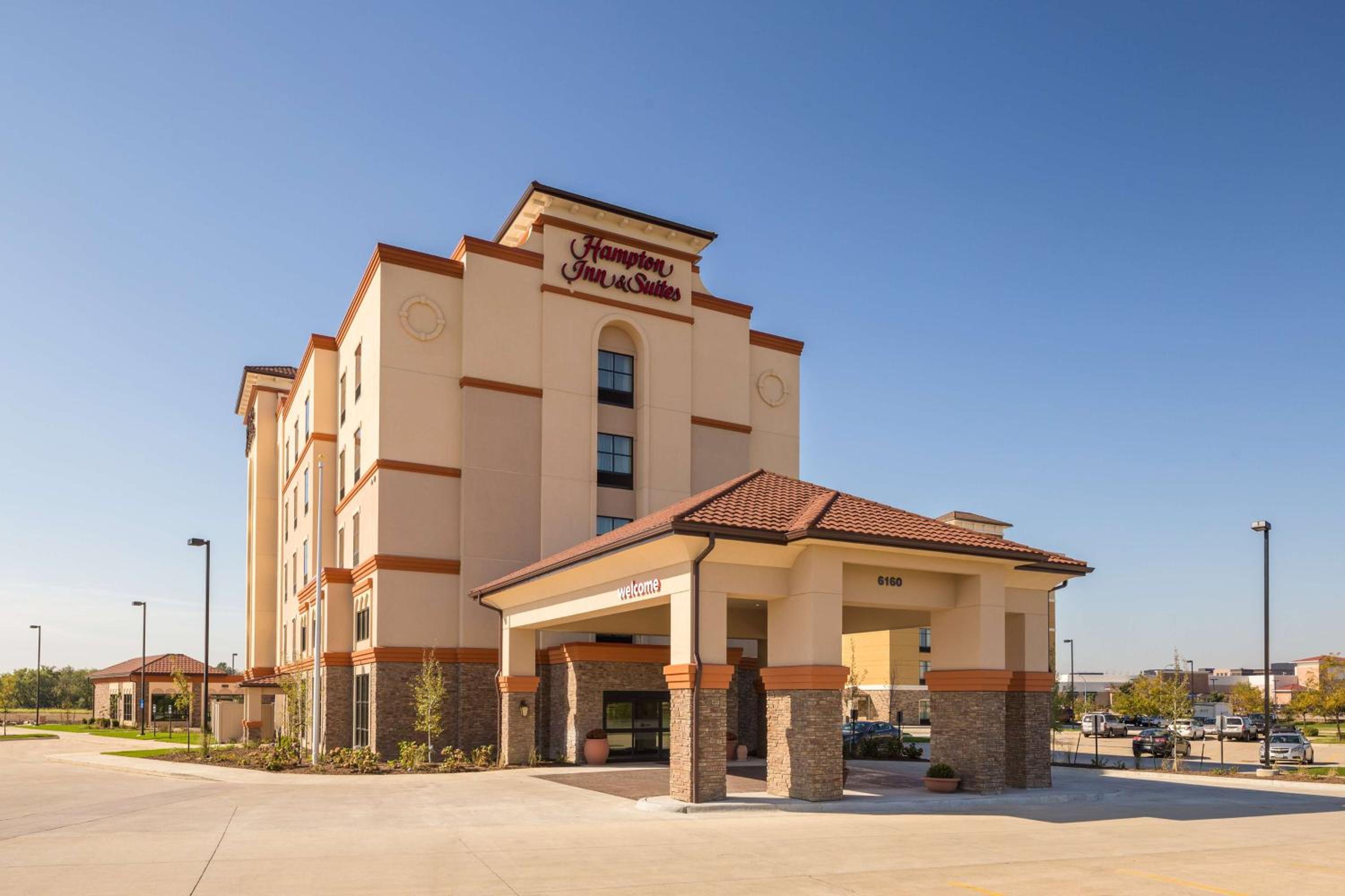 Des Moines Vacations - Hampton Inn  Suites West Des Moines Mill Civic - Property Image 2