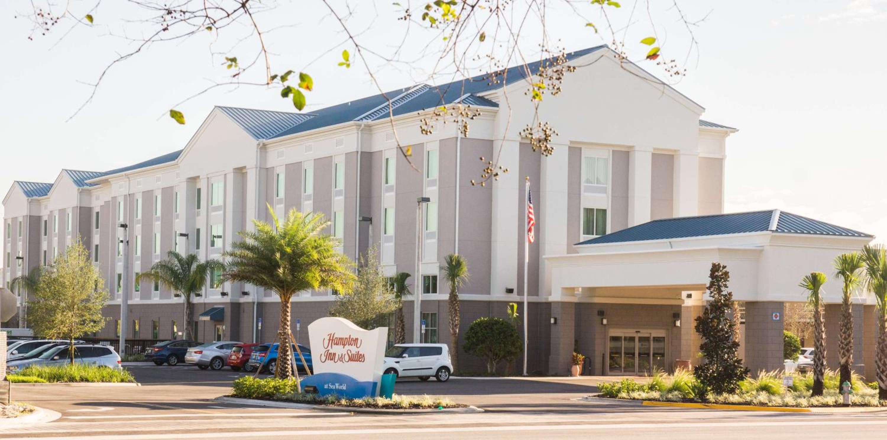 Hotel Hampton Inn & Suites Orlando near SeaWorld - Image 1