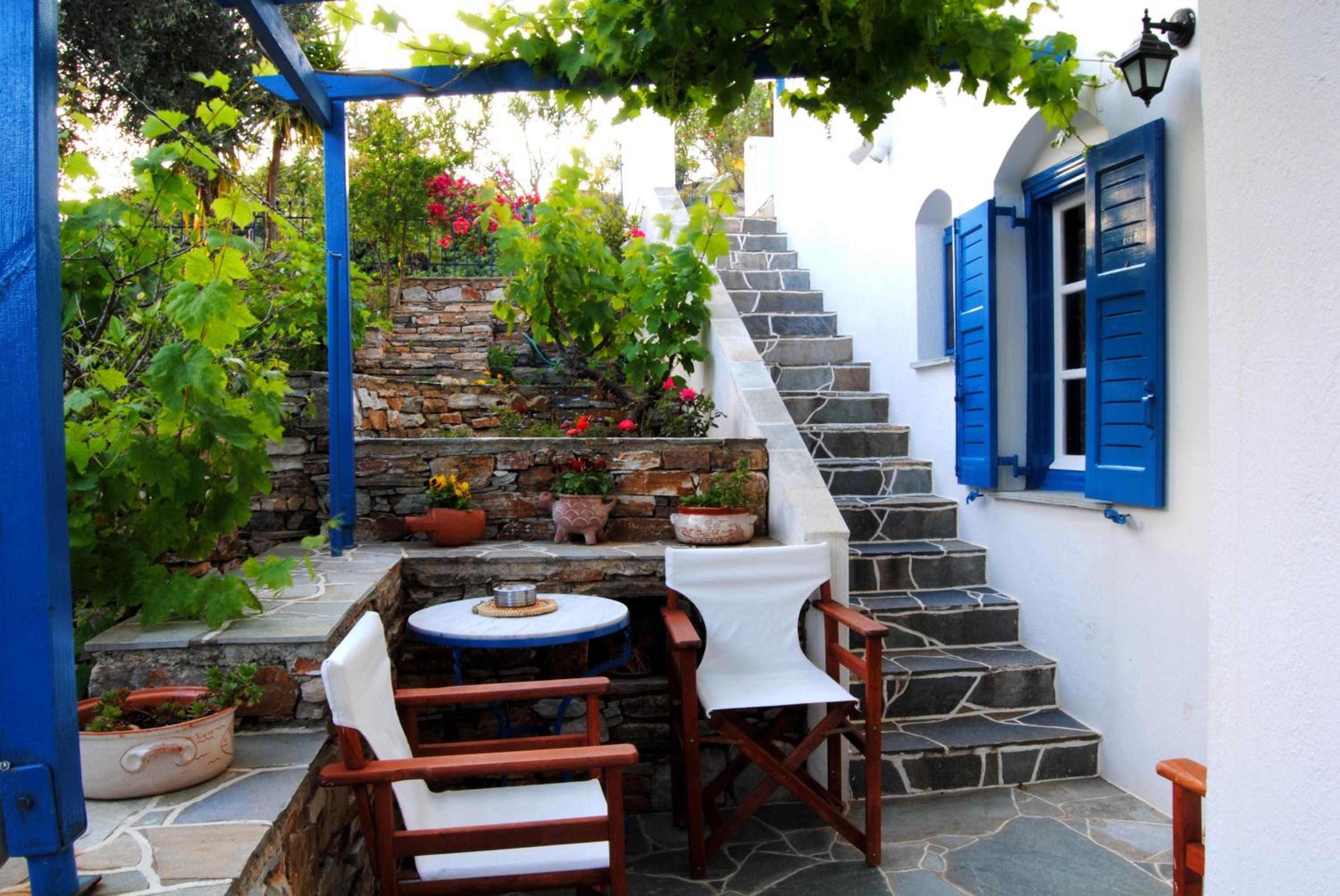 Giaglakis Rooms view 2
