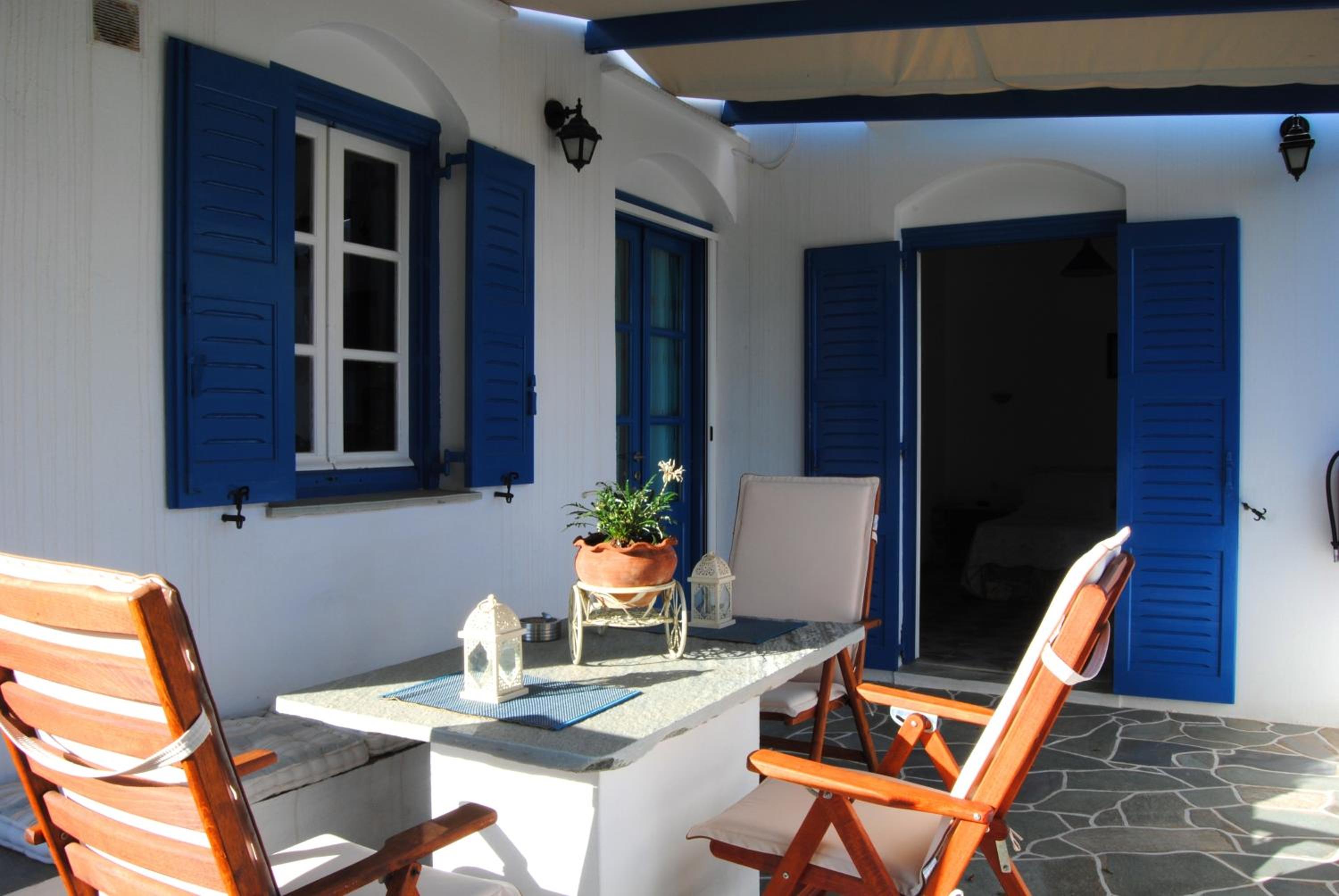 Giaglakis Rooms view 3