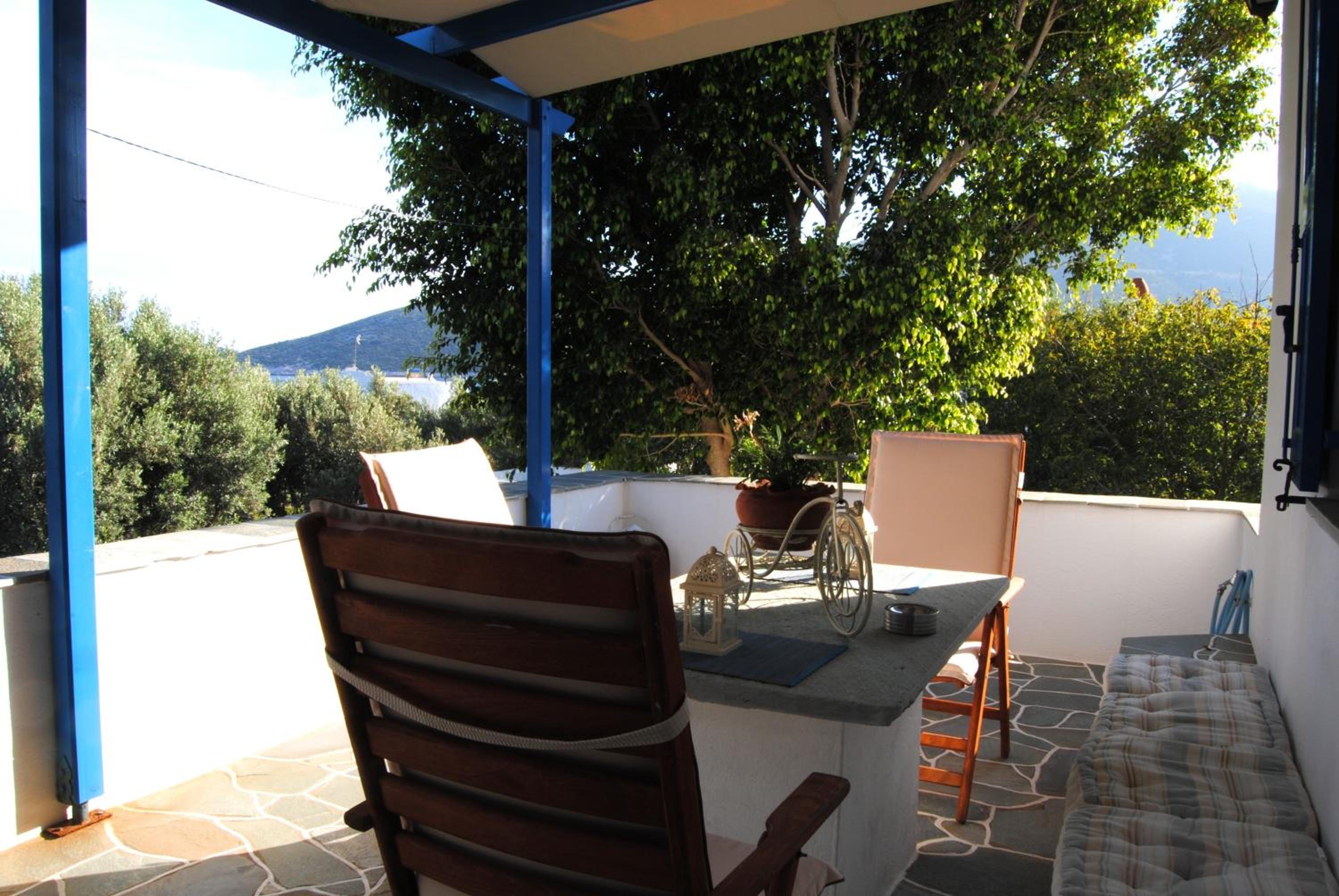 Giaglakis Rooms view 5