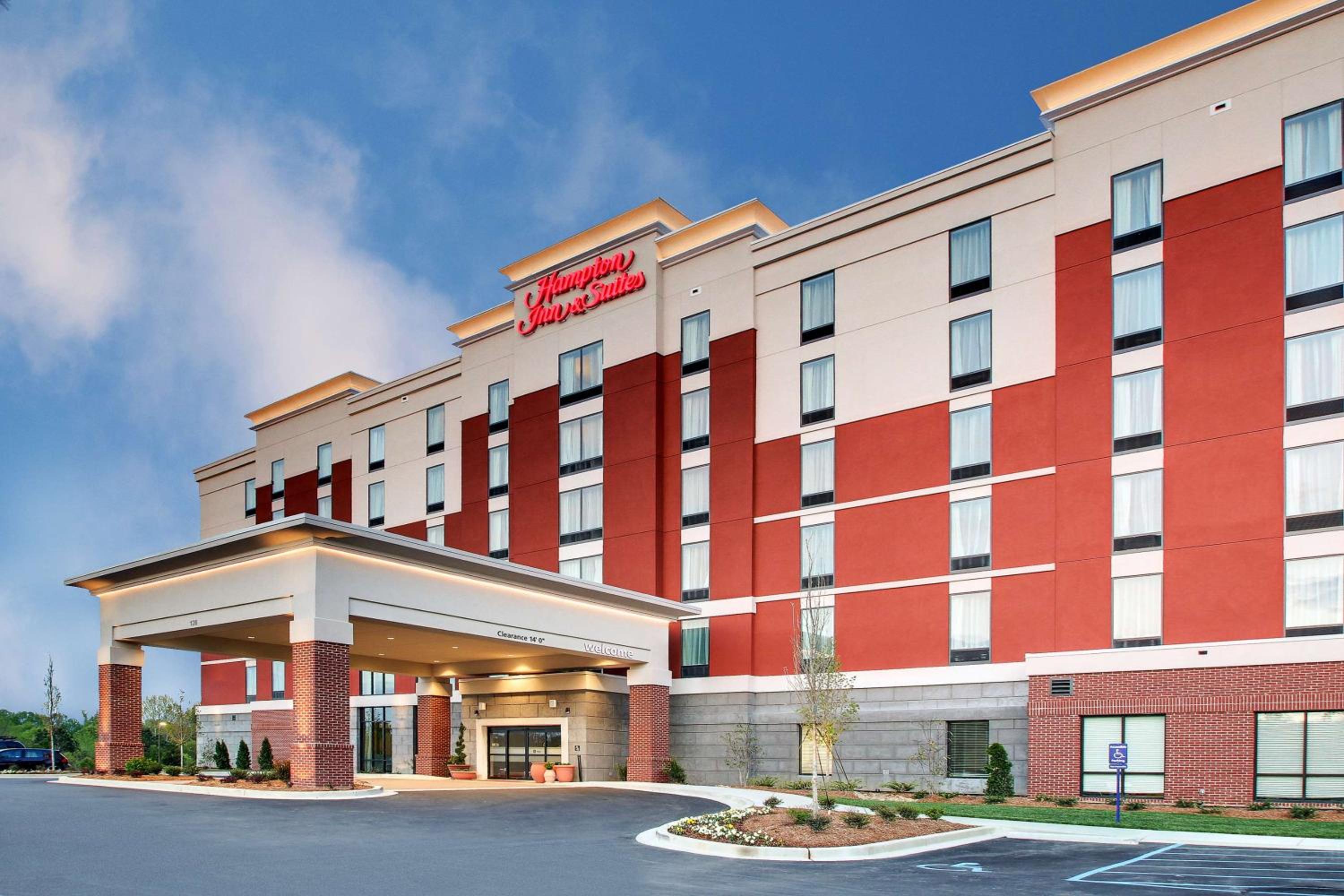 Hotel Hampton Inn & Suites Greenville Airport - Image 1