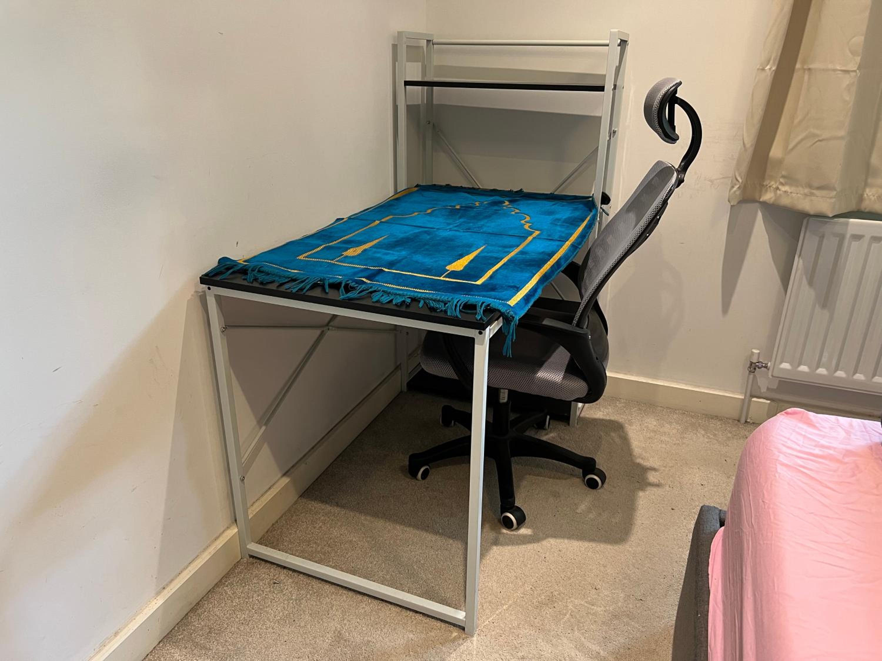 London Holiday Home Newly refurbished - Entire 4 Bedroom Private House with Kitchen, Living Room & private Garden - 1 Cape House London, Within 30 mins fro