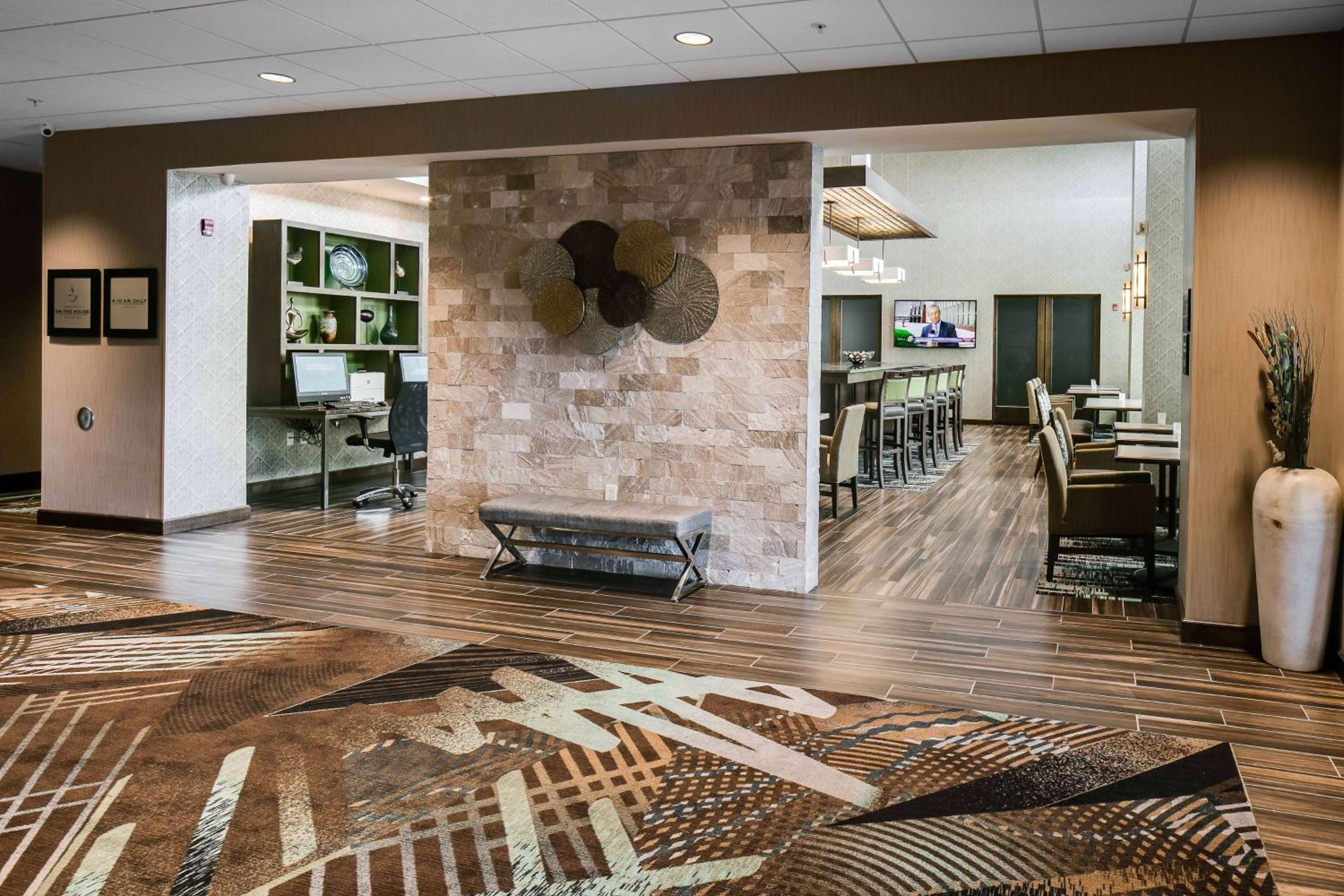 Minneapolis / St Paul Vacations - Hampton Inn  Suites-Hudson Wisconsin - Property Image 5