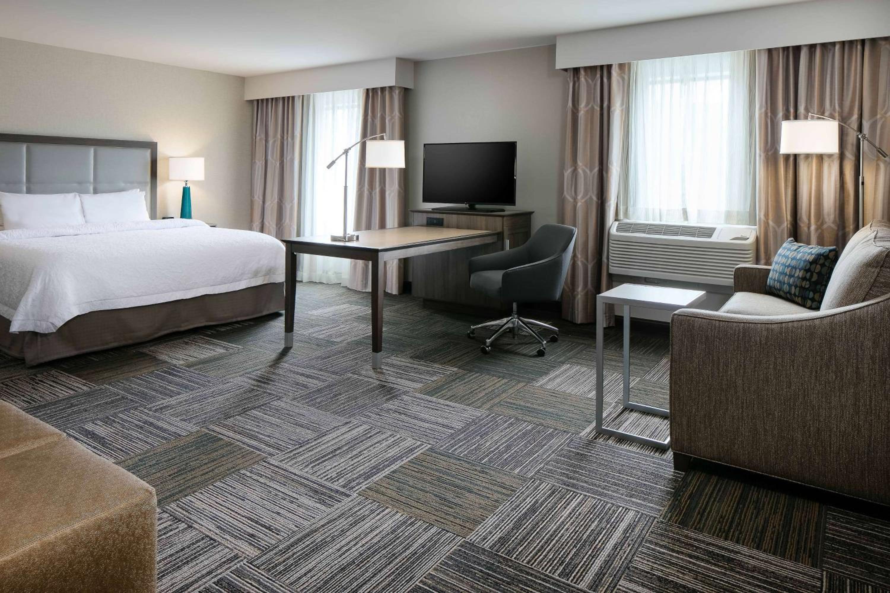 Hampton Inn  Suites-Hudson Wisconsin - Property Image 5