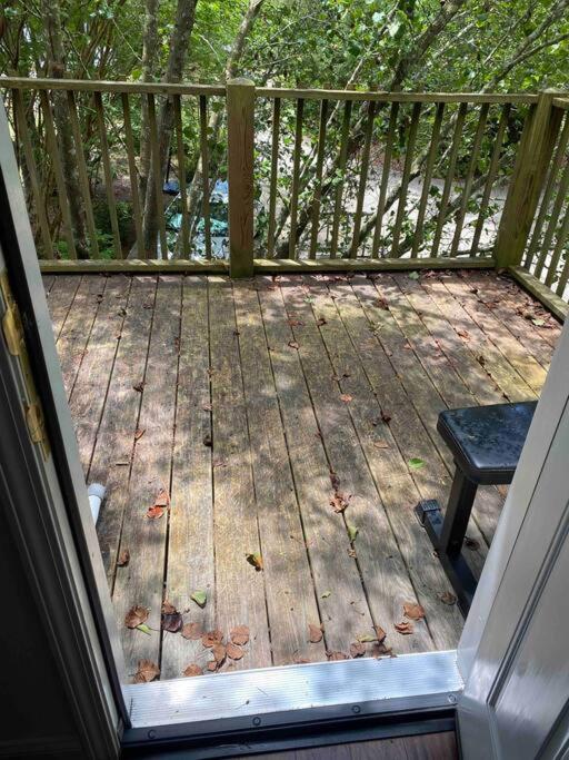 Spacious & Private 2nd Flr. Apt.
