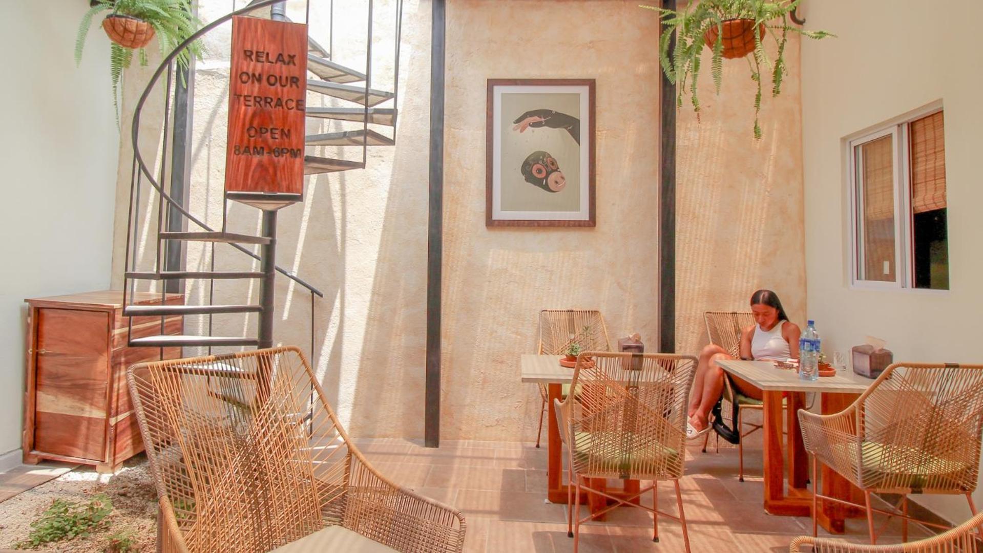 Flore Hostel